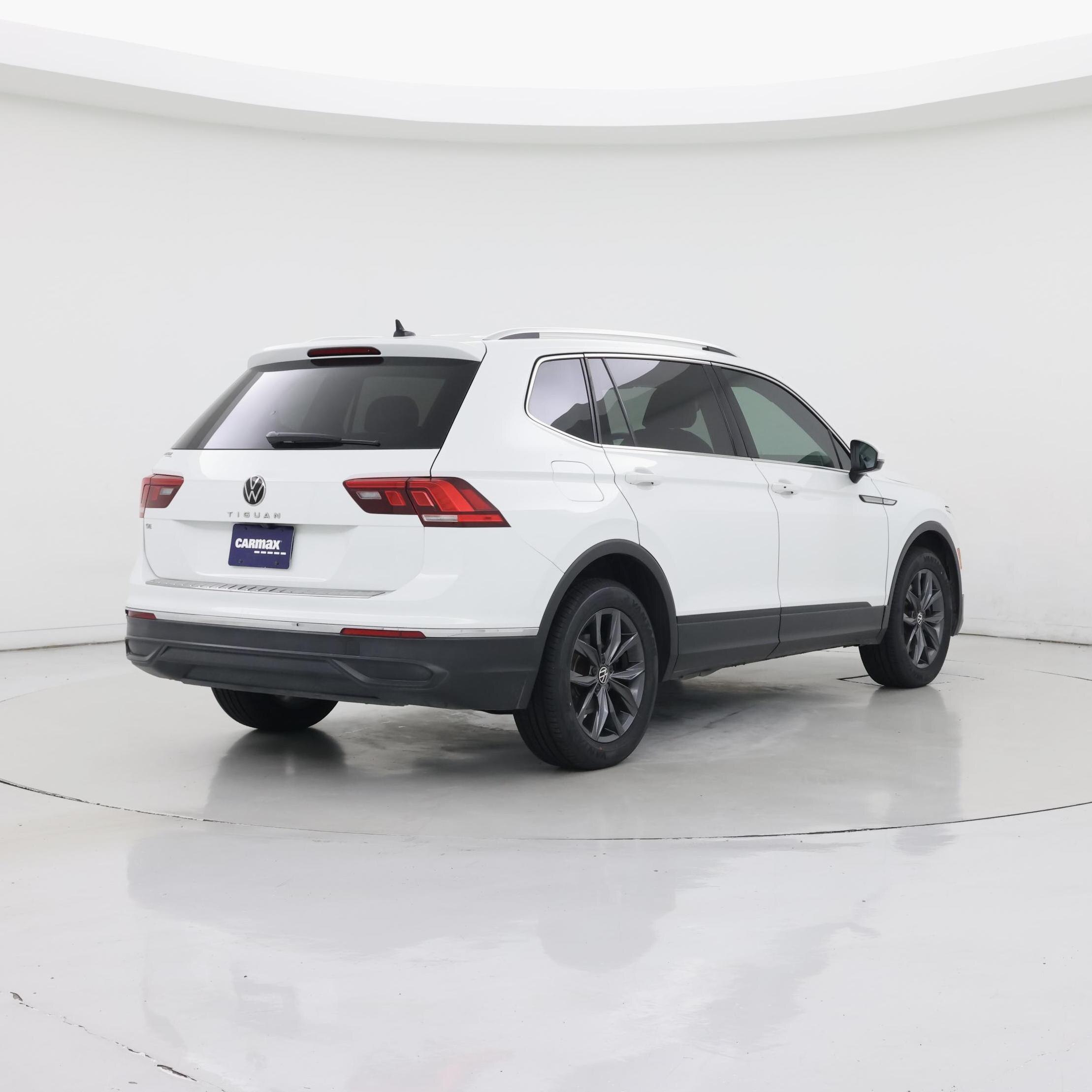 Thumbnail: 2022 Volkswagen Tiguan - 8