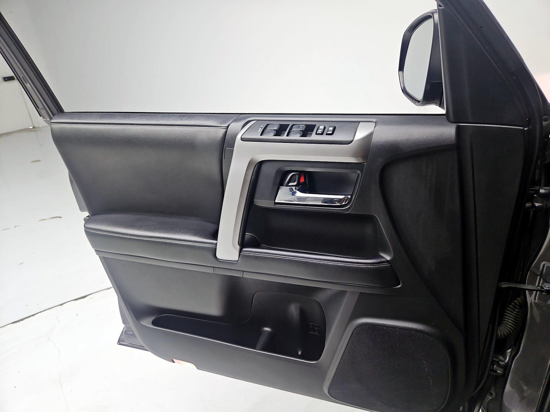 Thumbnail: 2020 Toyota 4Runner - 12