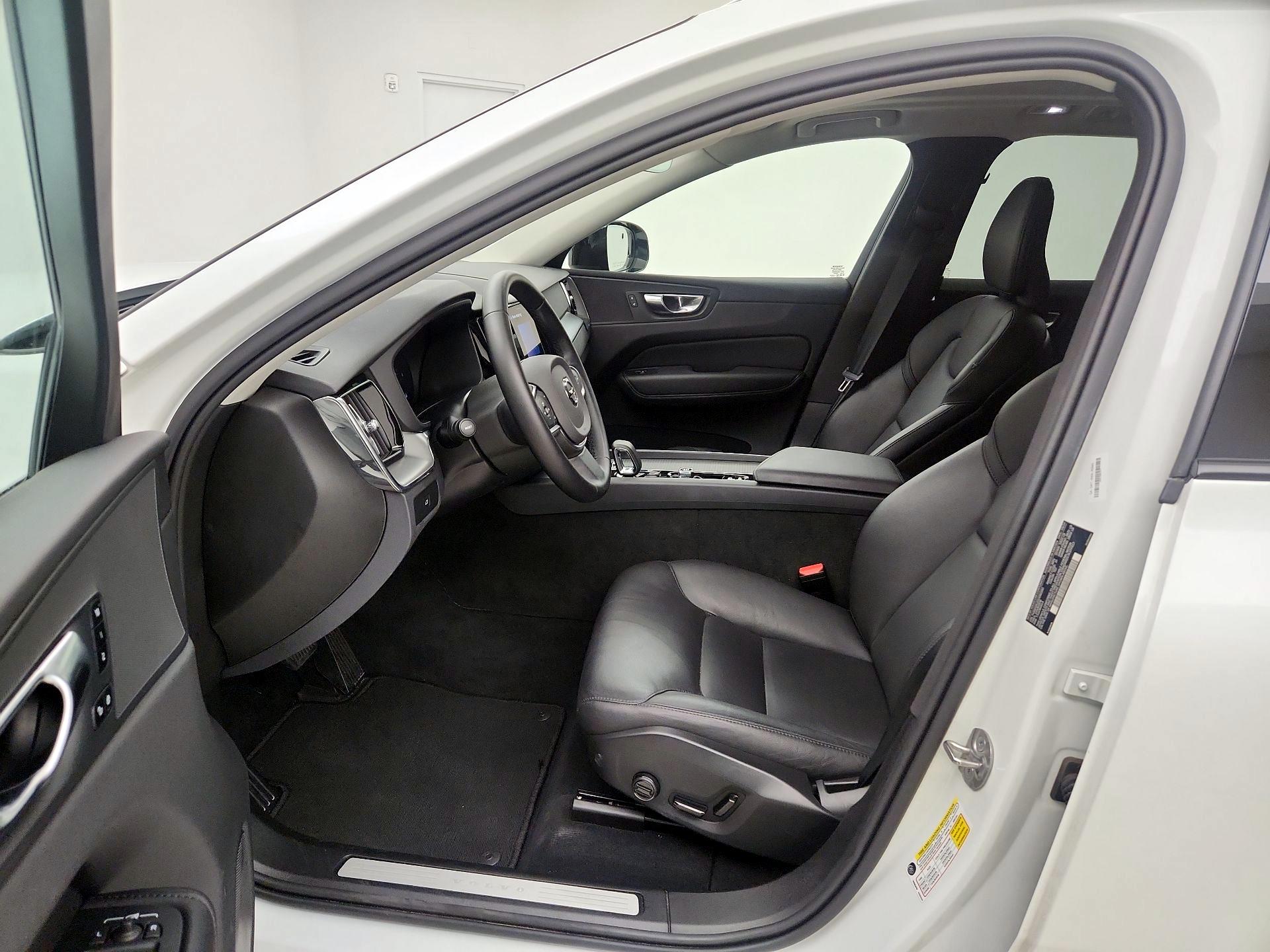 Thumbnail: 2025 Volvo XC60 - 11