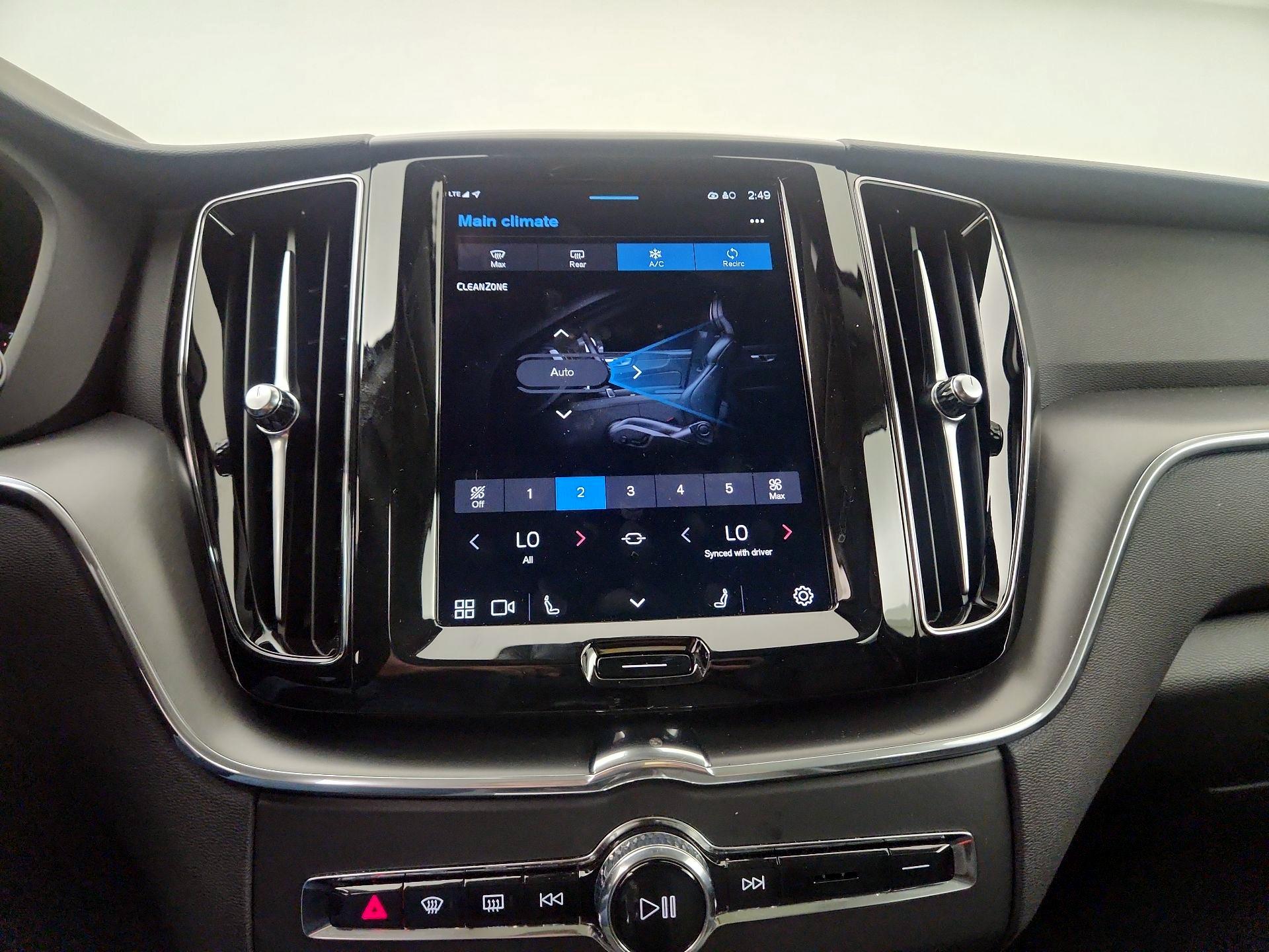 Thumbnail: 2025 Volvo XC60 - 14