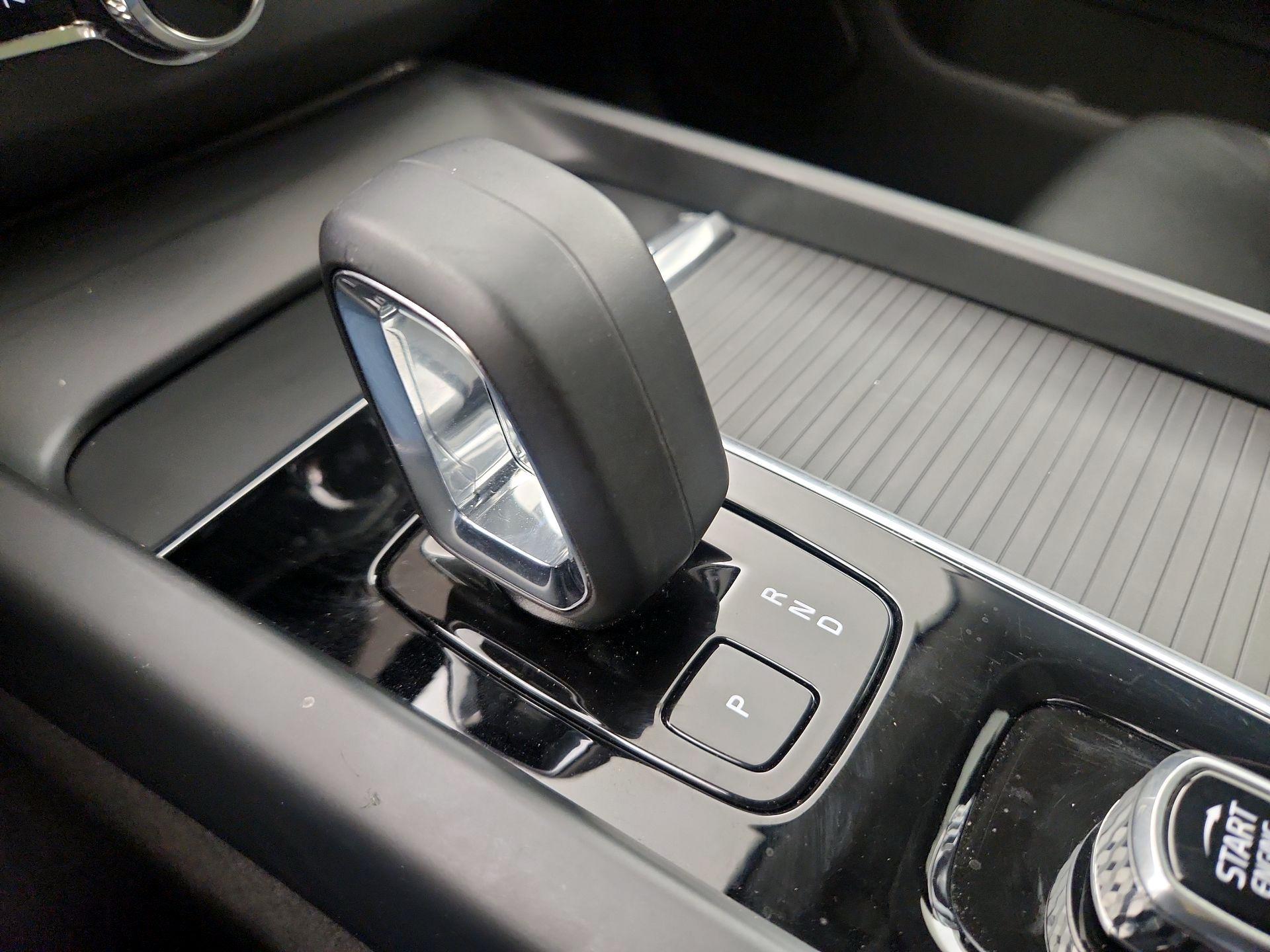 Thumbnail: 2025 Volvo XC60 - 15