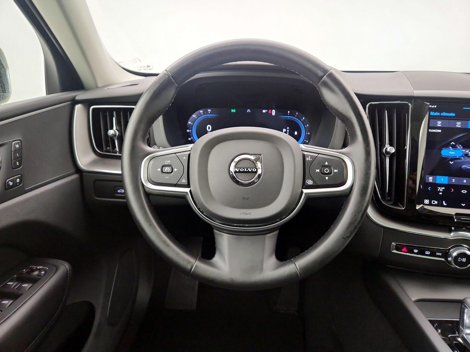 Thumbnail: 2025 Volvo XC60 - 10