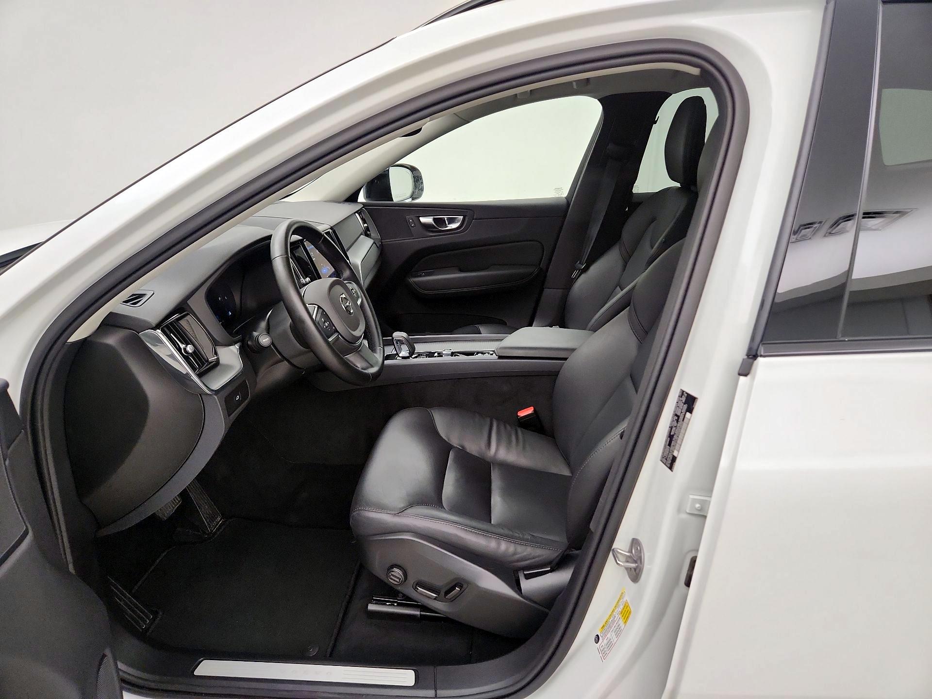 Thumbnail: 2025 Volvo XC60 - 11