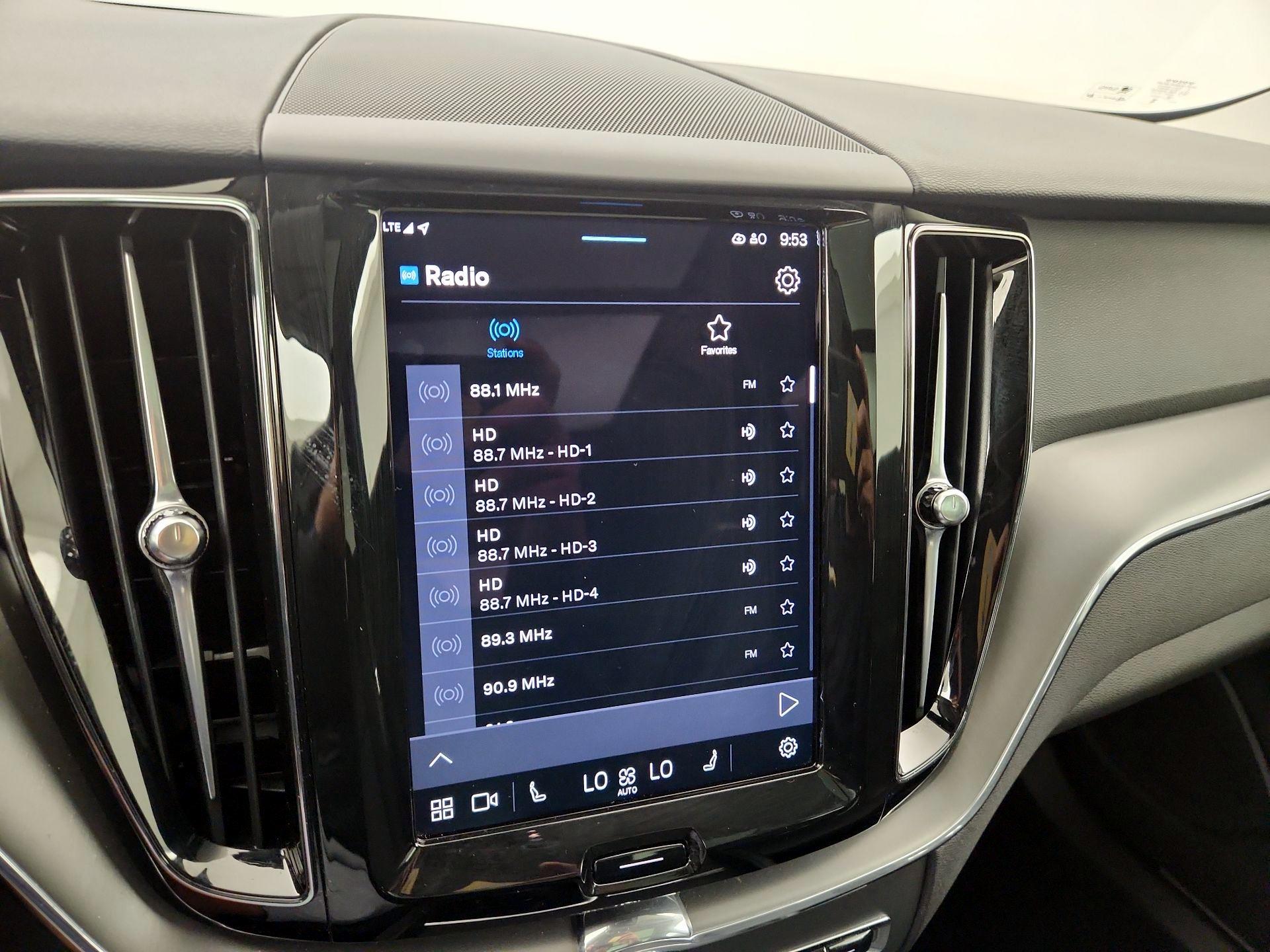 Thumbnail: 2025 Volvo XC60 - 16