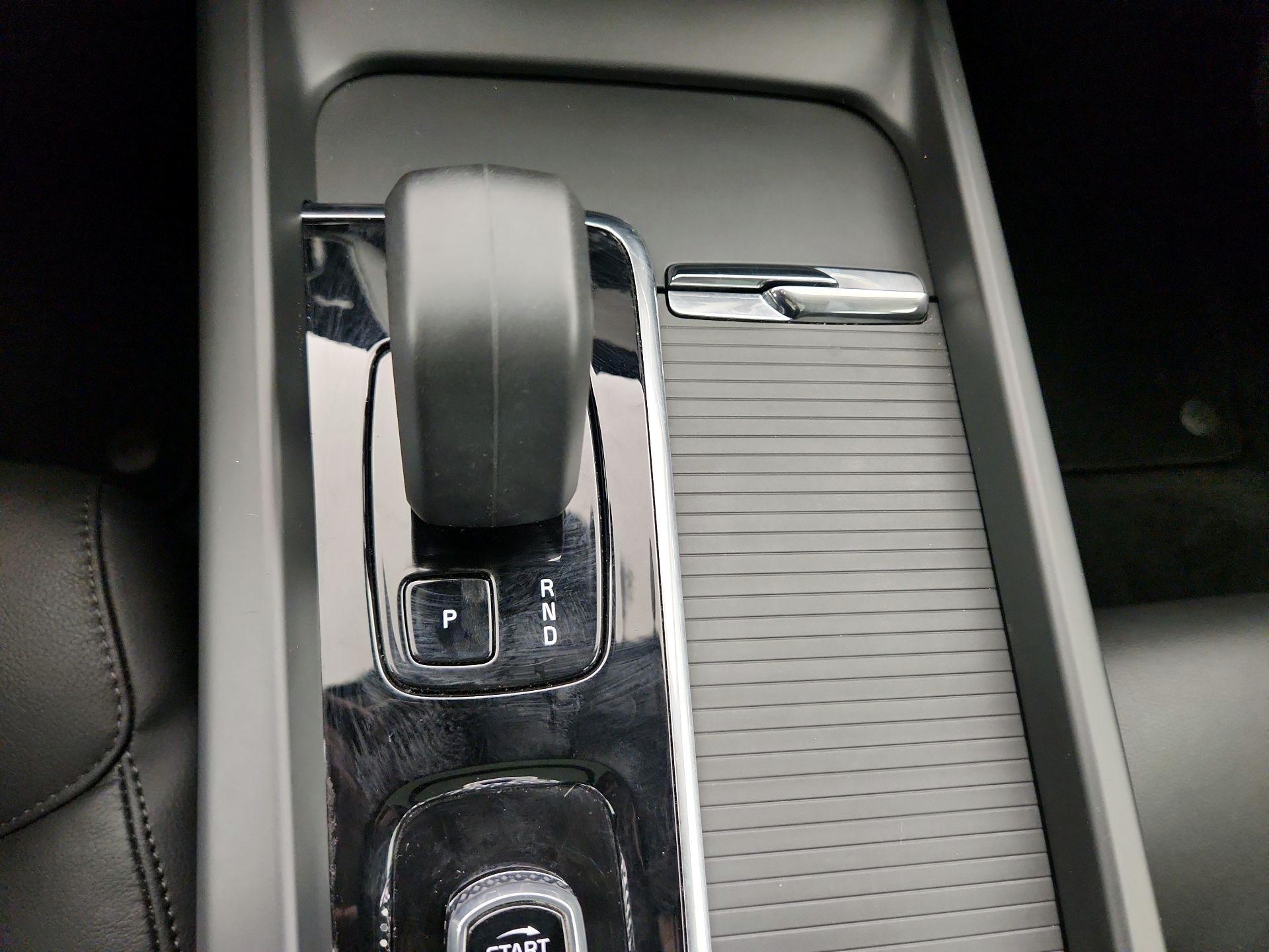 Thumbnail: 2025 Volvo XC60 - 18
