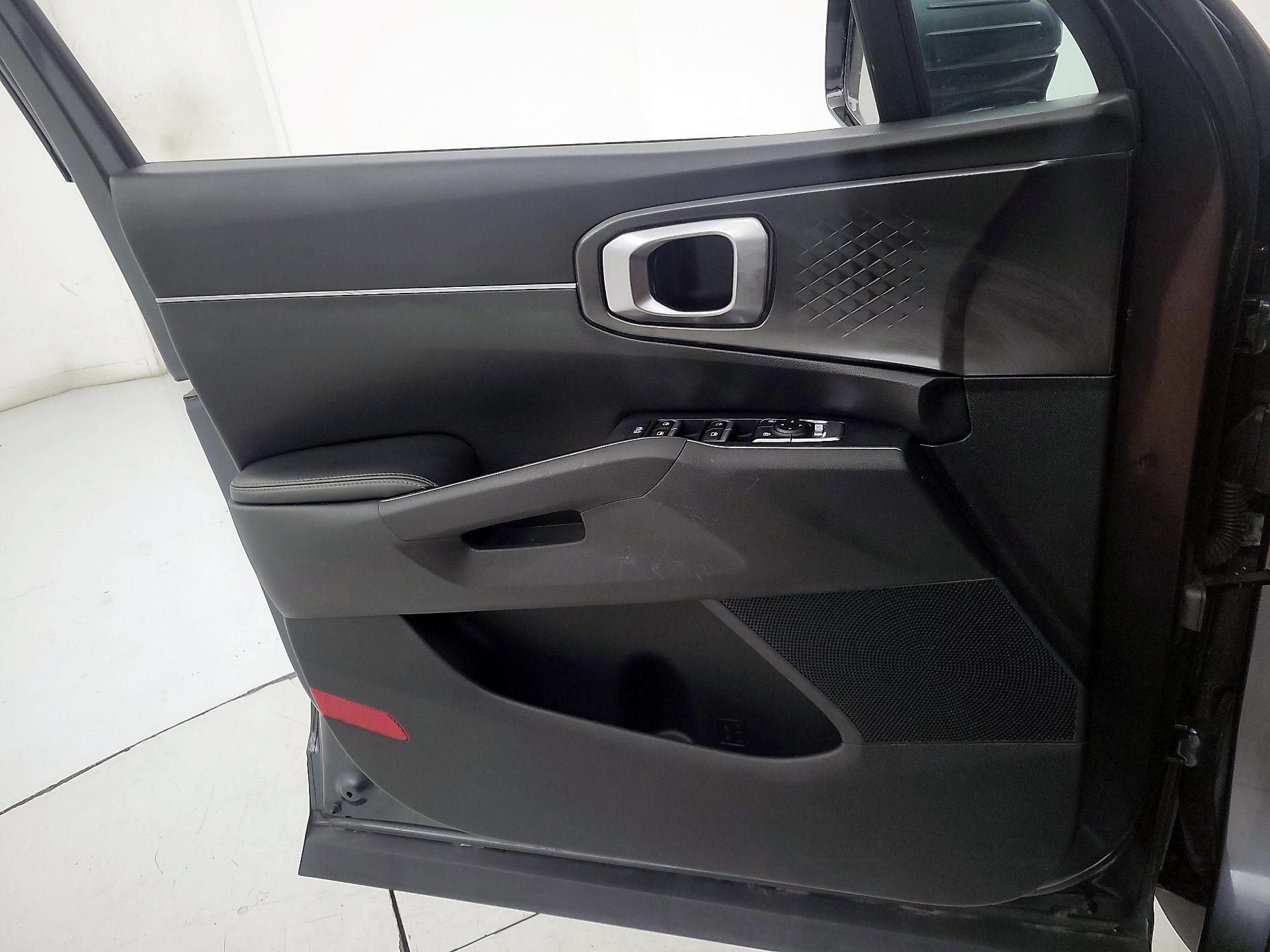 Thumbnail: 2023 Kia Sorento - 12