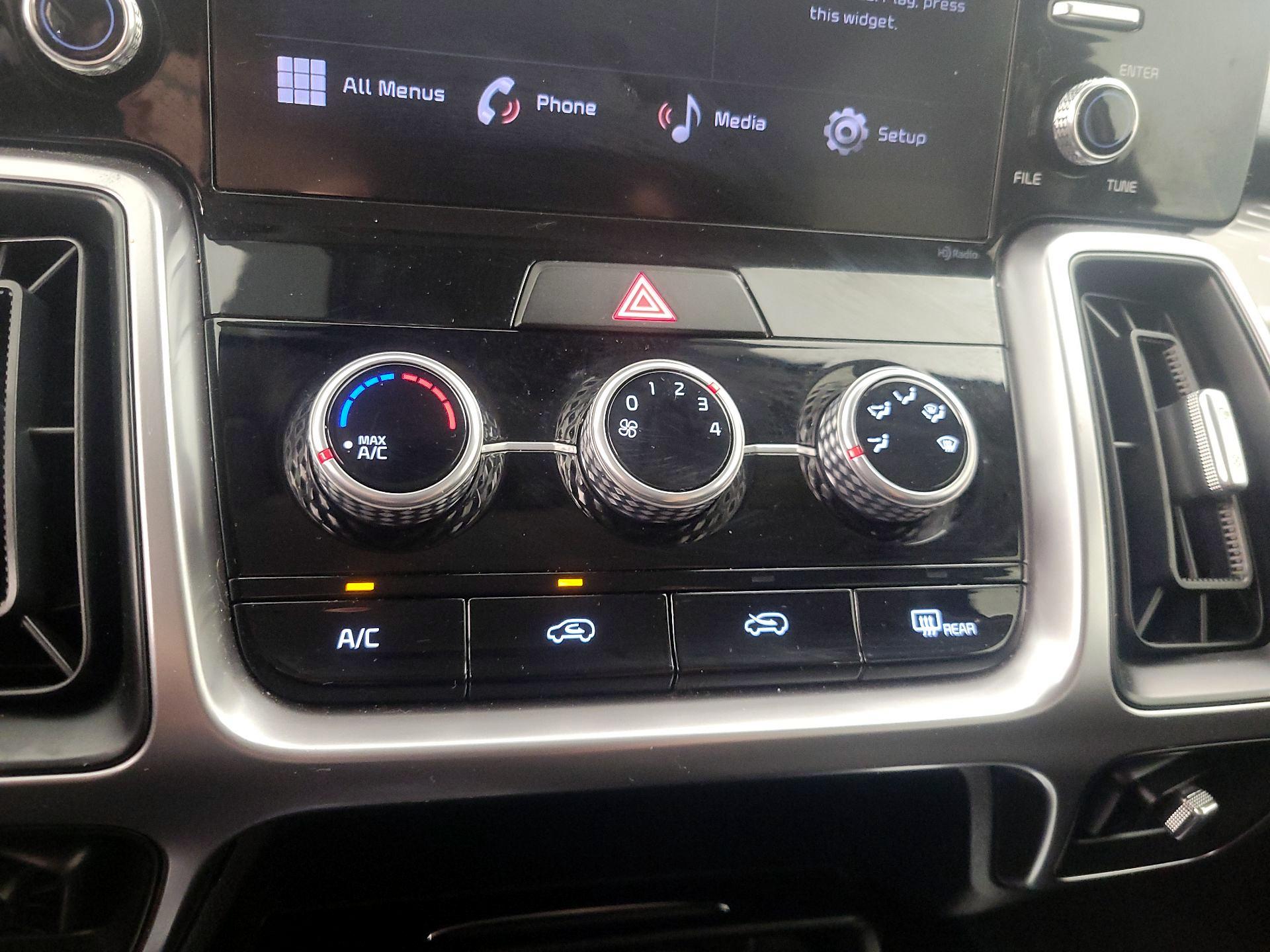 Thumbnail: 2023 Kia Sorento - 16