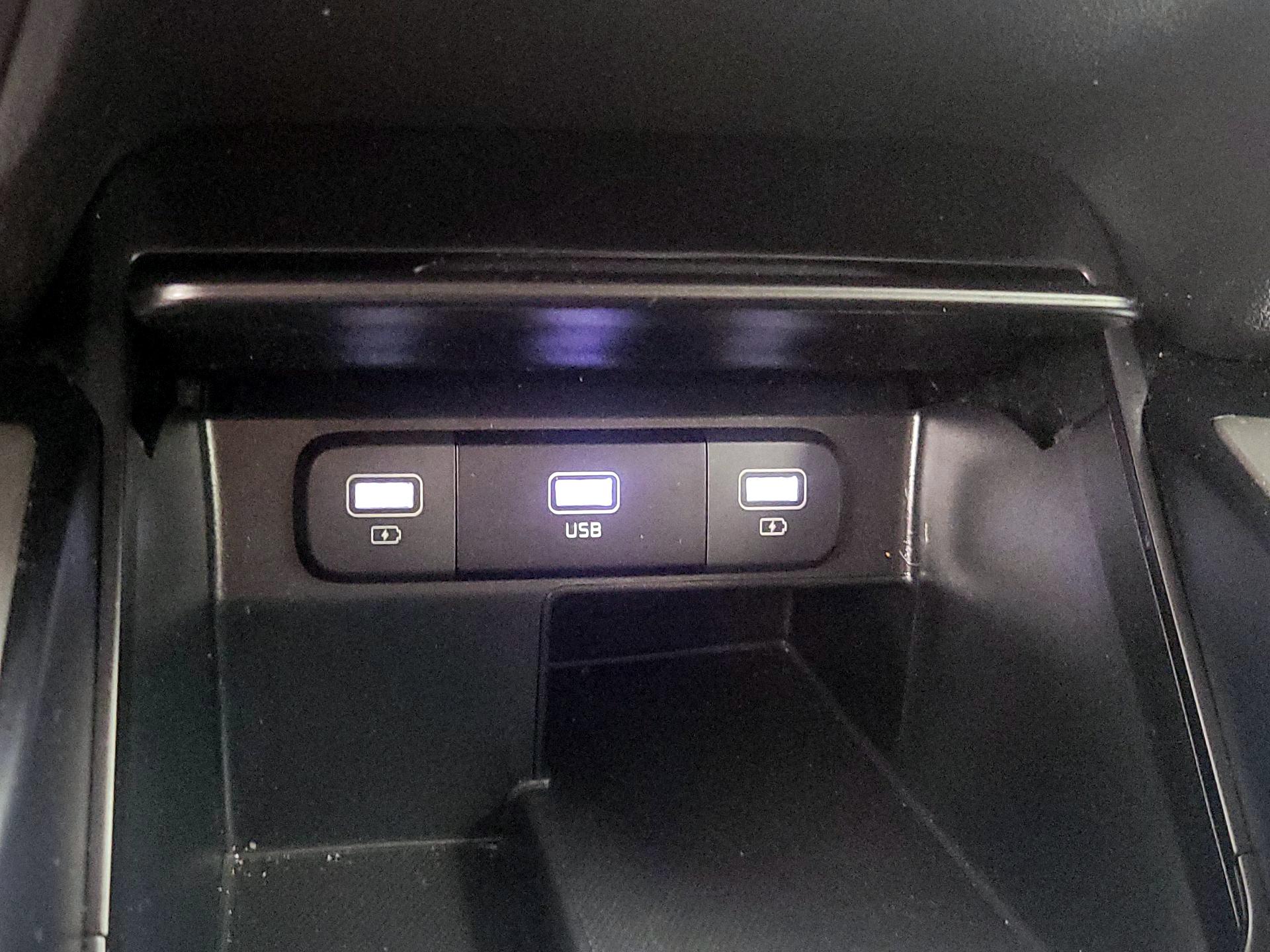 Thumbnail: 2023 Kia Sorento - 18