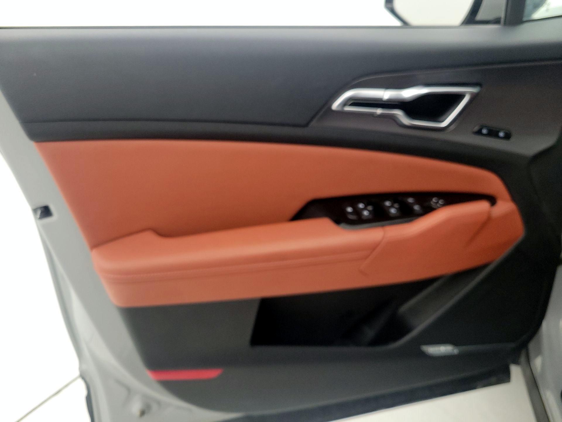 Thumbnail: 2023 Kia Sportage - 12