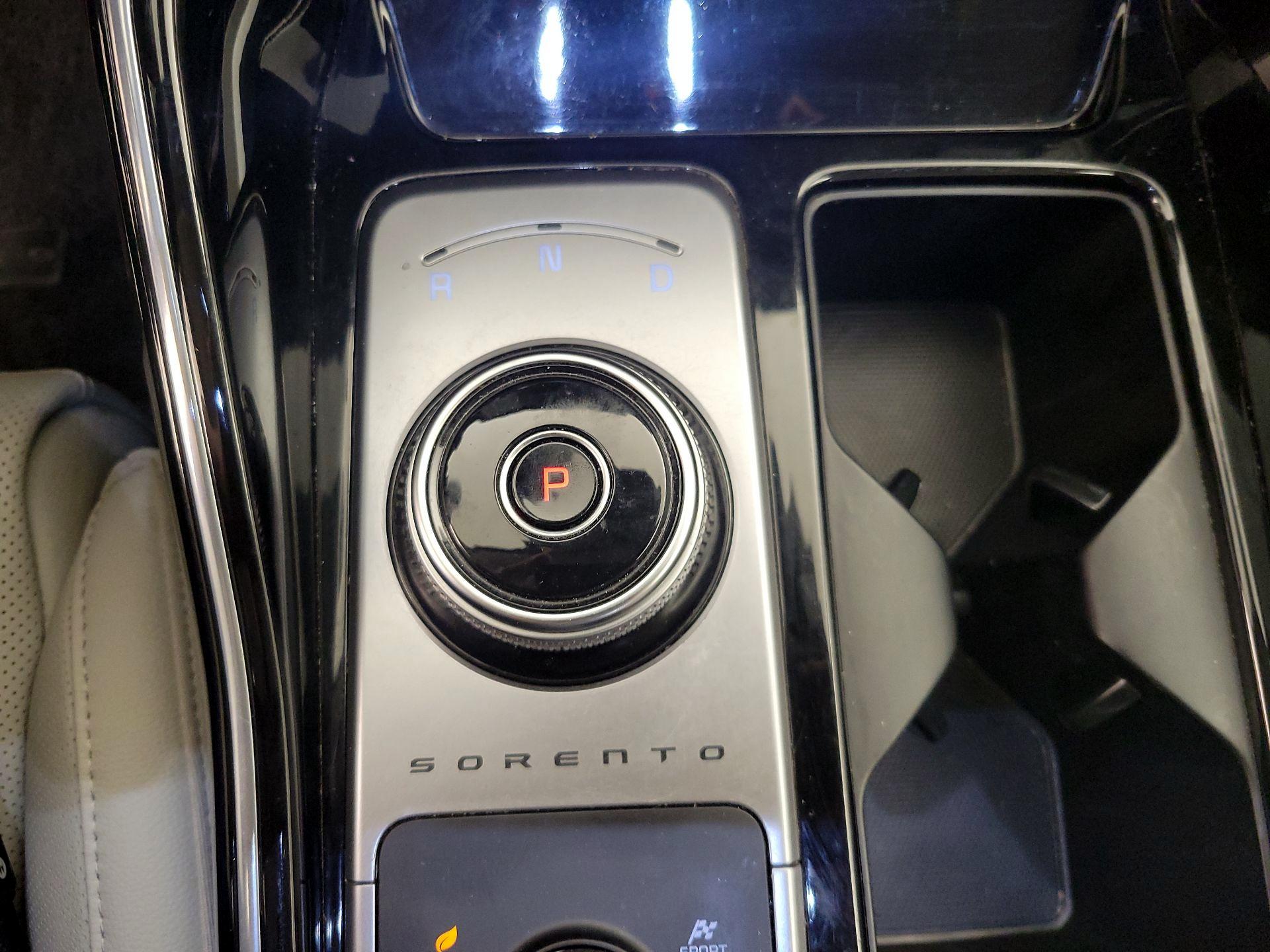 Thumbnail: 2023 Kia Sorento - 18