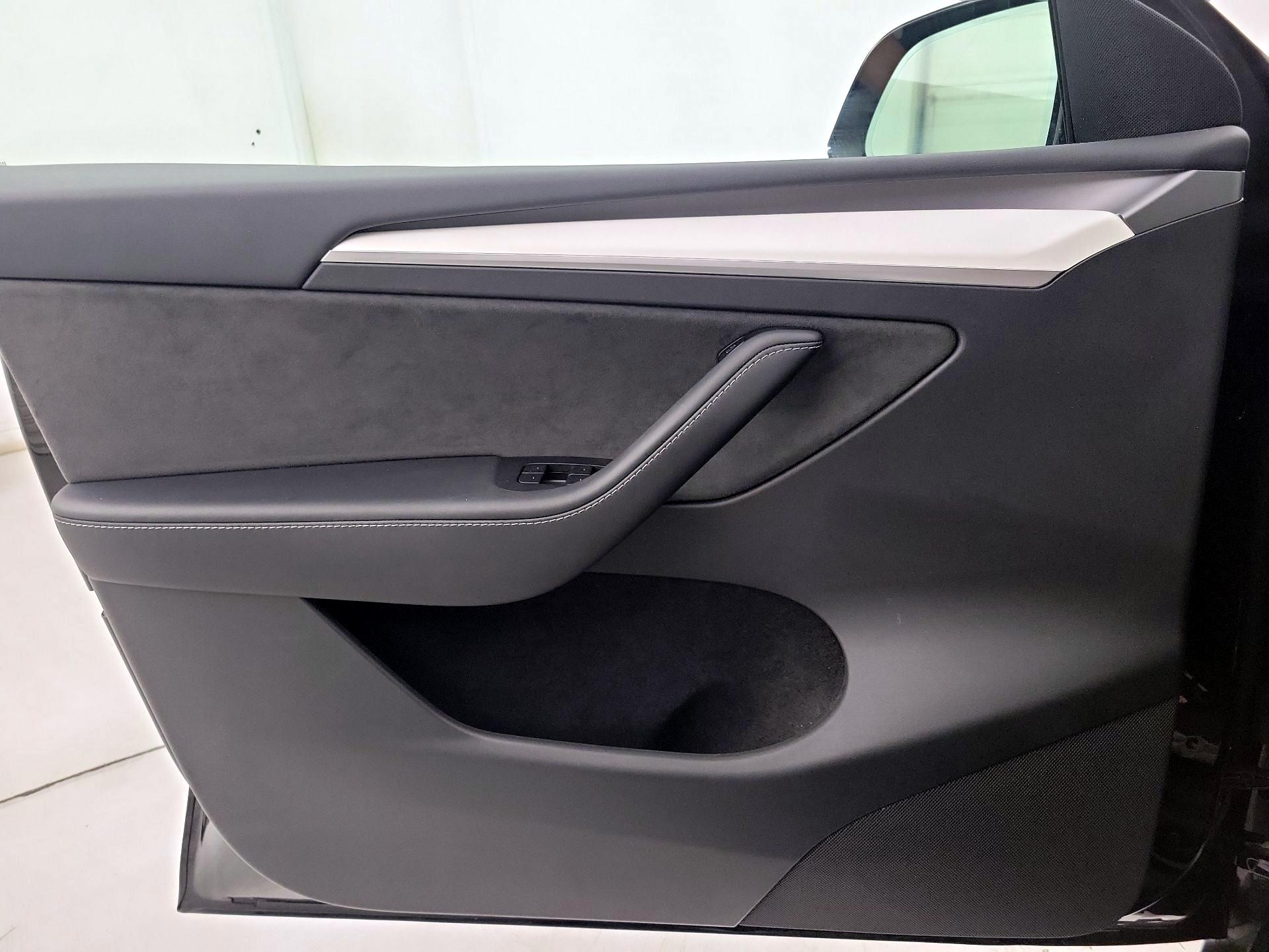 Thumbnail: 2025 Tesla Model Y - 12