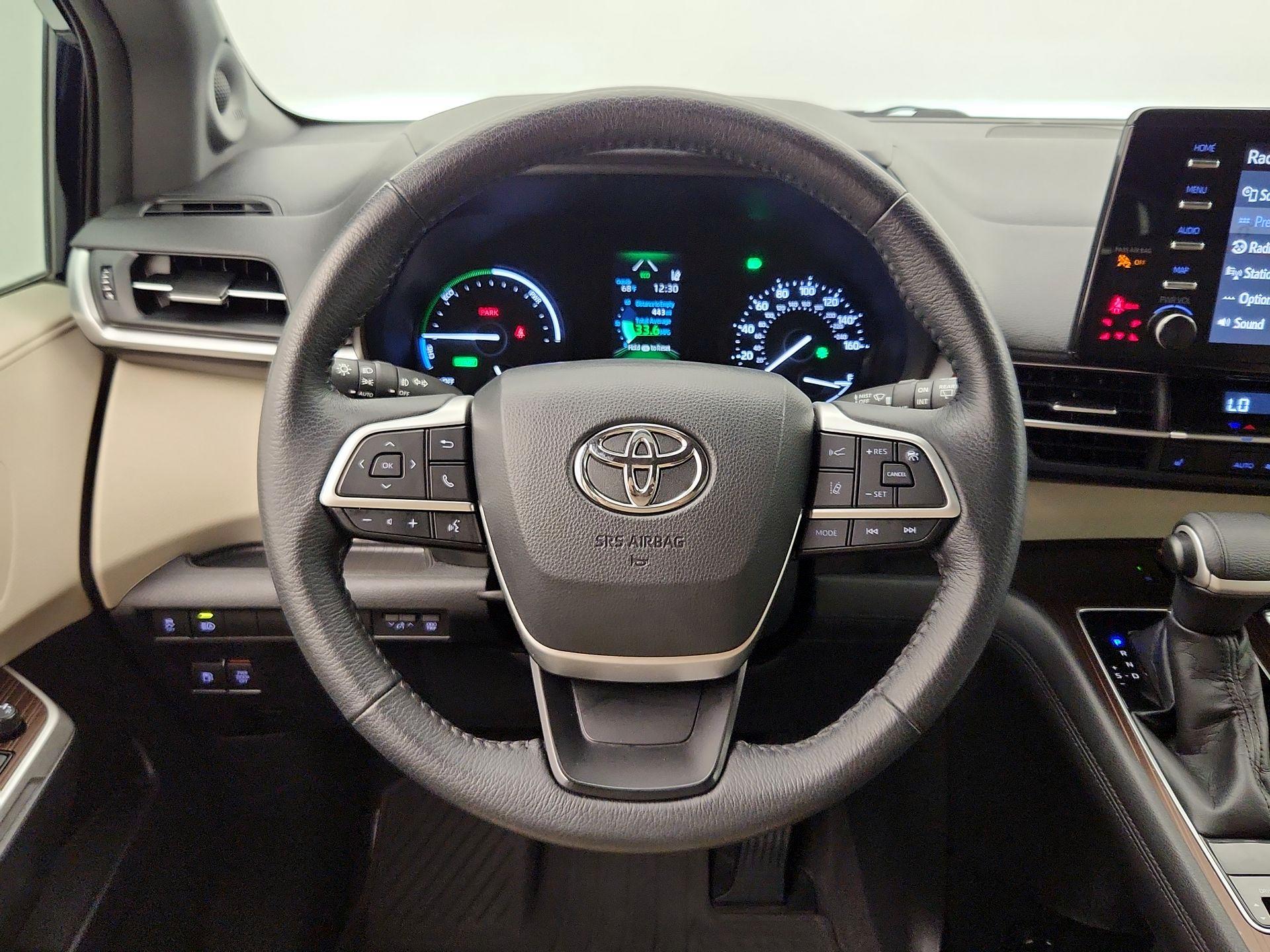 Thumbnail: 2021 Toyota Sienna - 10