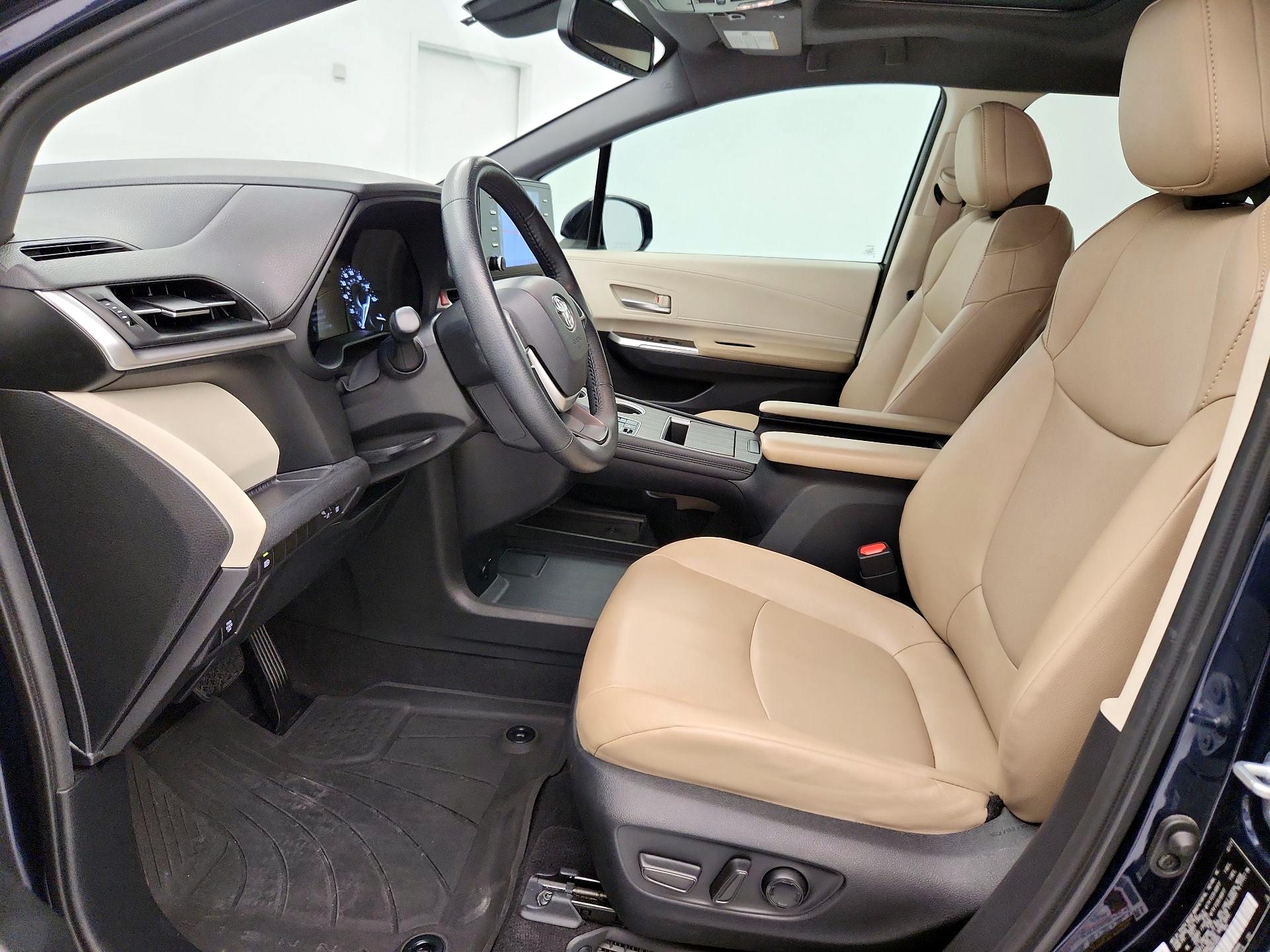 Thumbnail: 2021 Toyota Sienna - 11