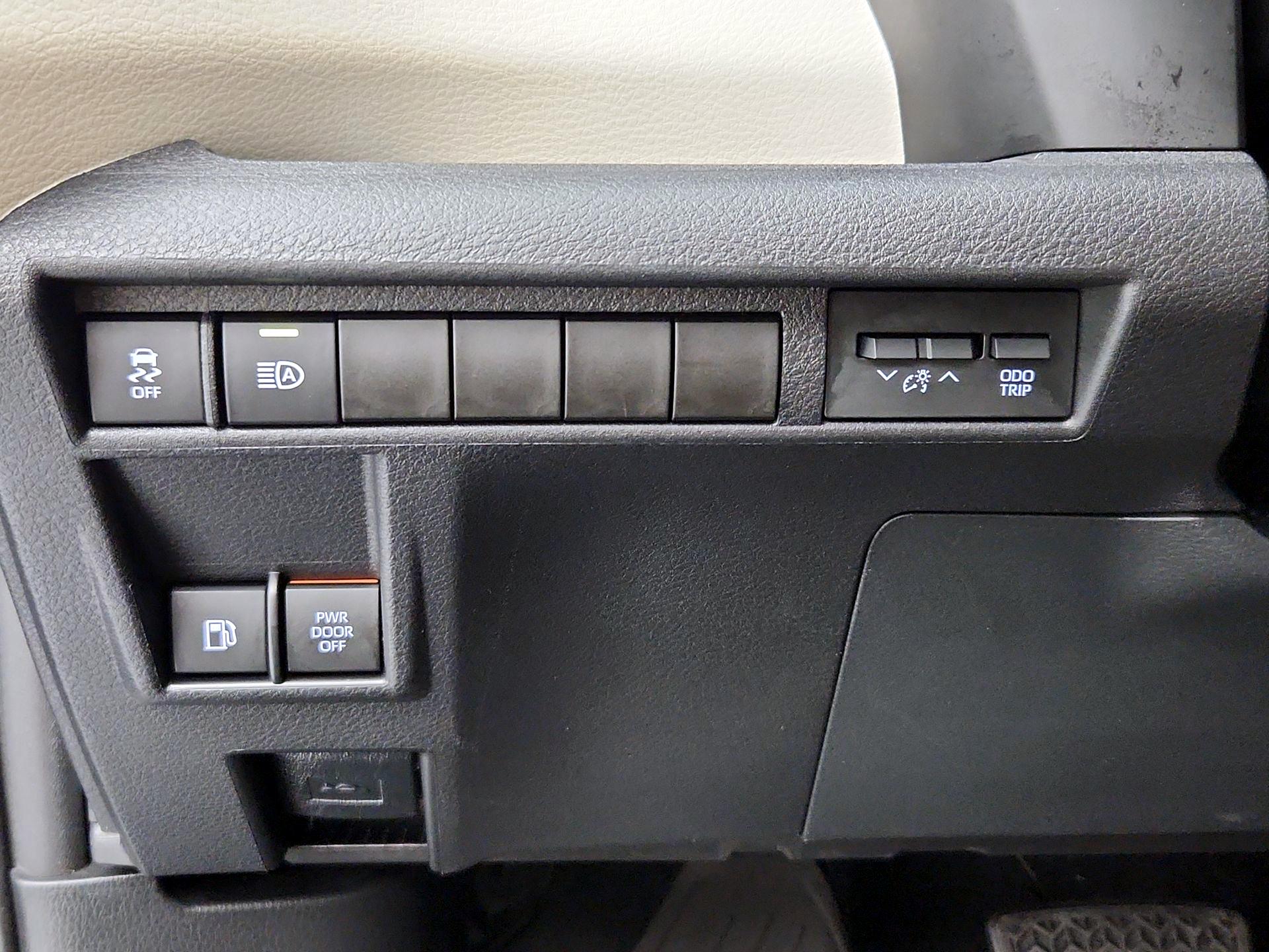 Thumbnail: 2021 Toyota Sienna - 13