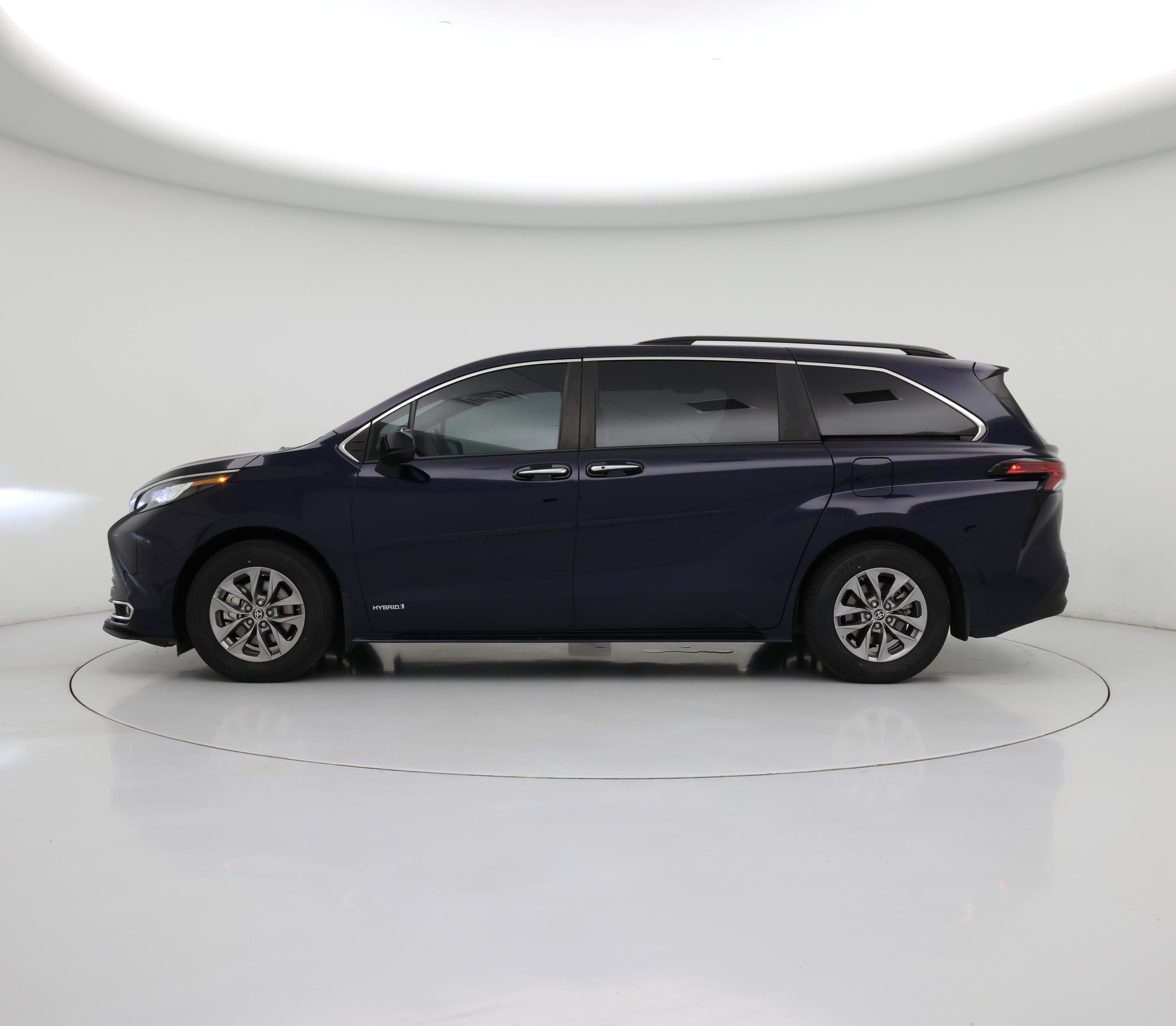 Thumbnail: 2021 Toyota Sienna - 3