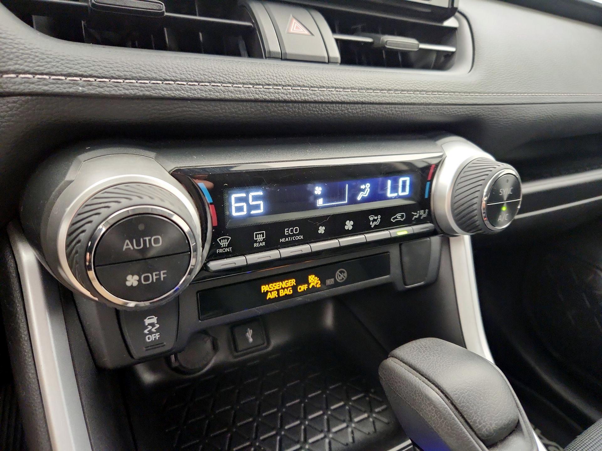 Thumbnail: 2020 Toyota RAV4 - 16