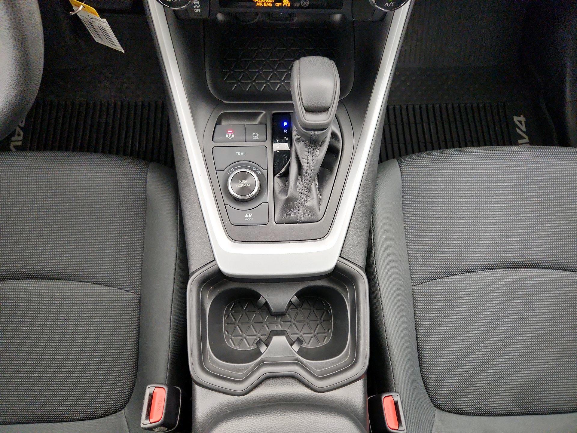 Thumbnail: 2020 Toyota RAV4 - 17
