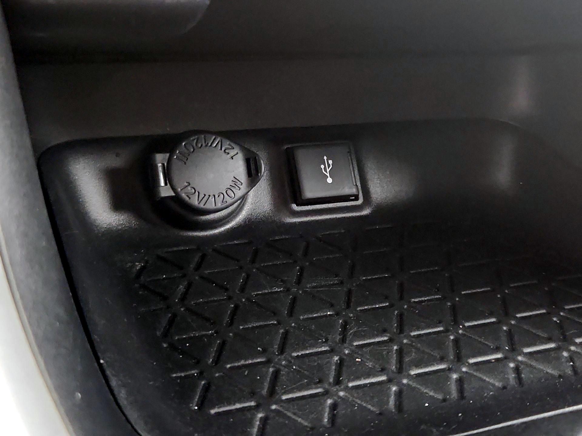 Thumbnail: 2020 Toyota RAV4 - 18
