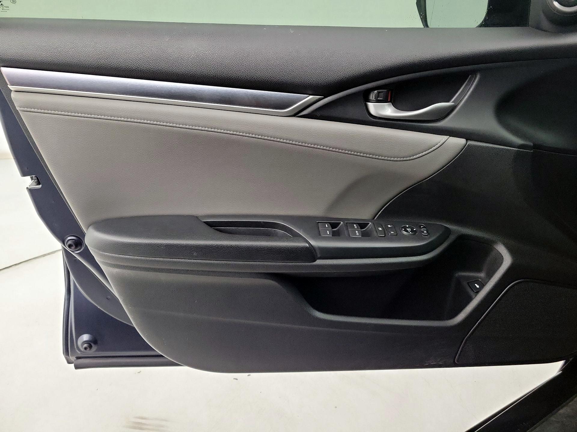 Thumbnail: 2016 Honda Civic - 12
