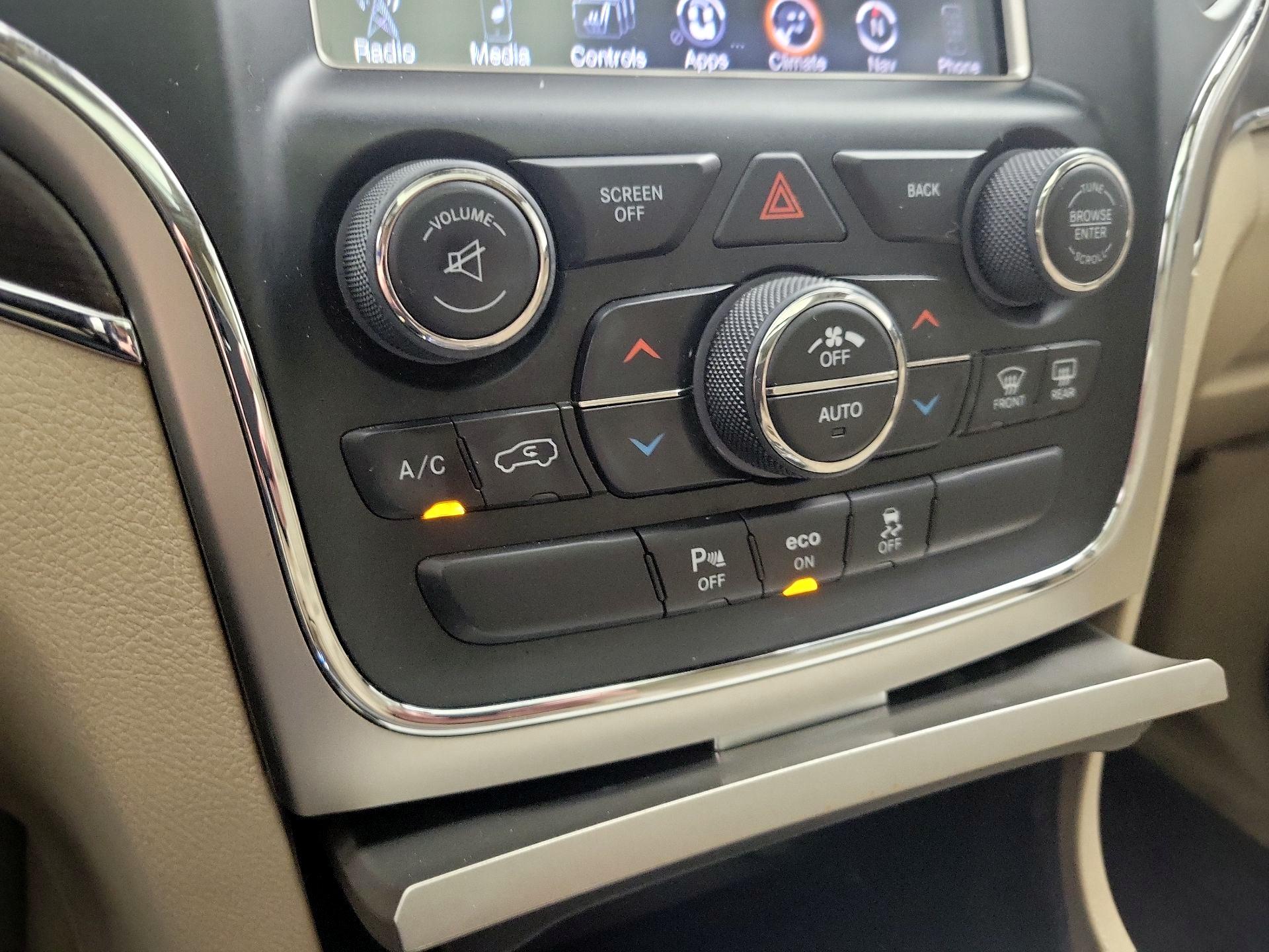Thumbnail: 2015 Jeep Grand Cherokee - 17