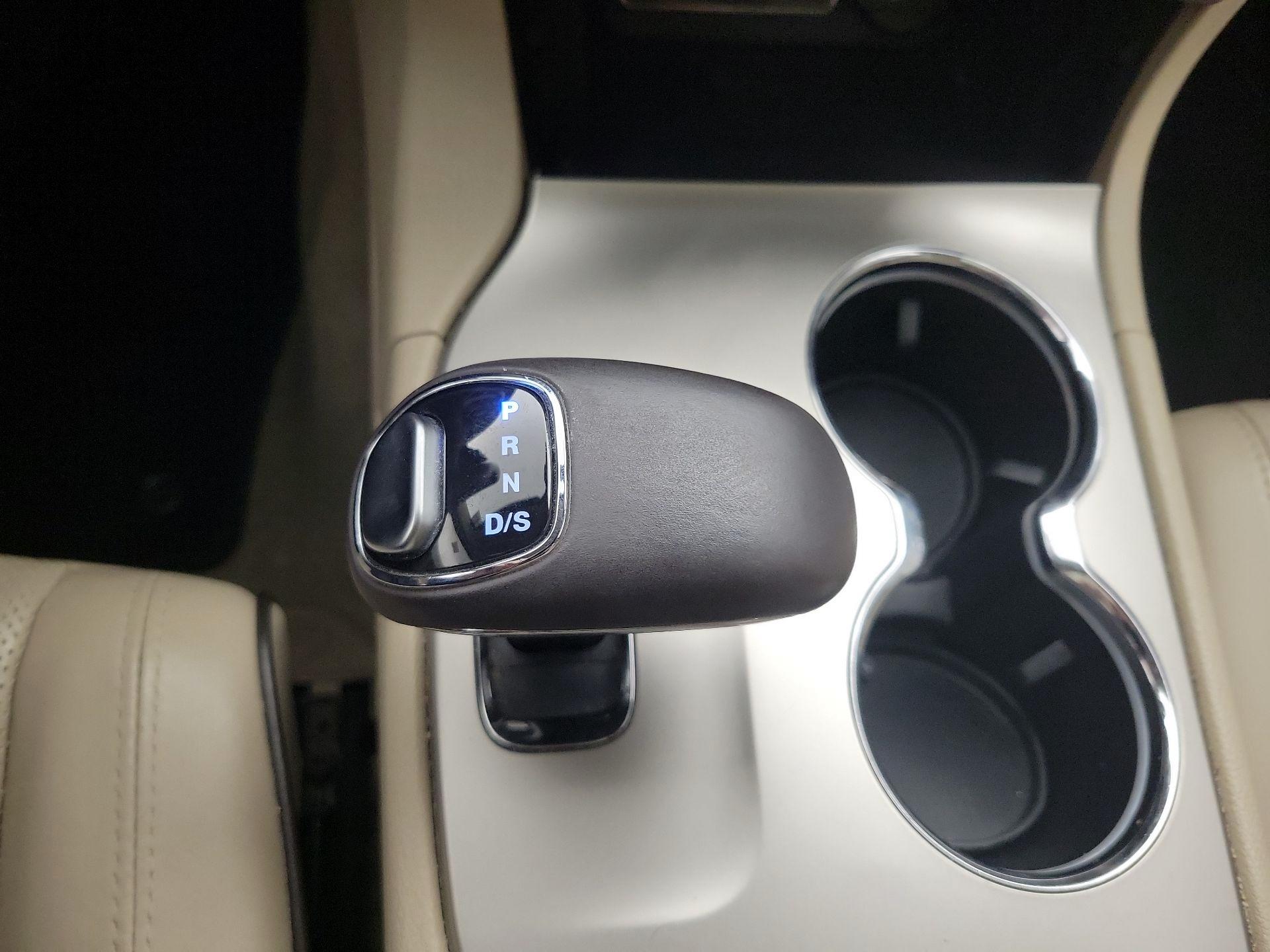 Thumbnail: 2015 Jeep Grand Cherokee - 18