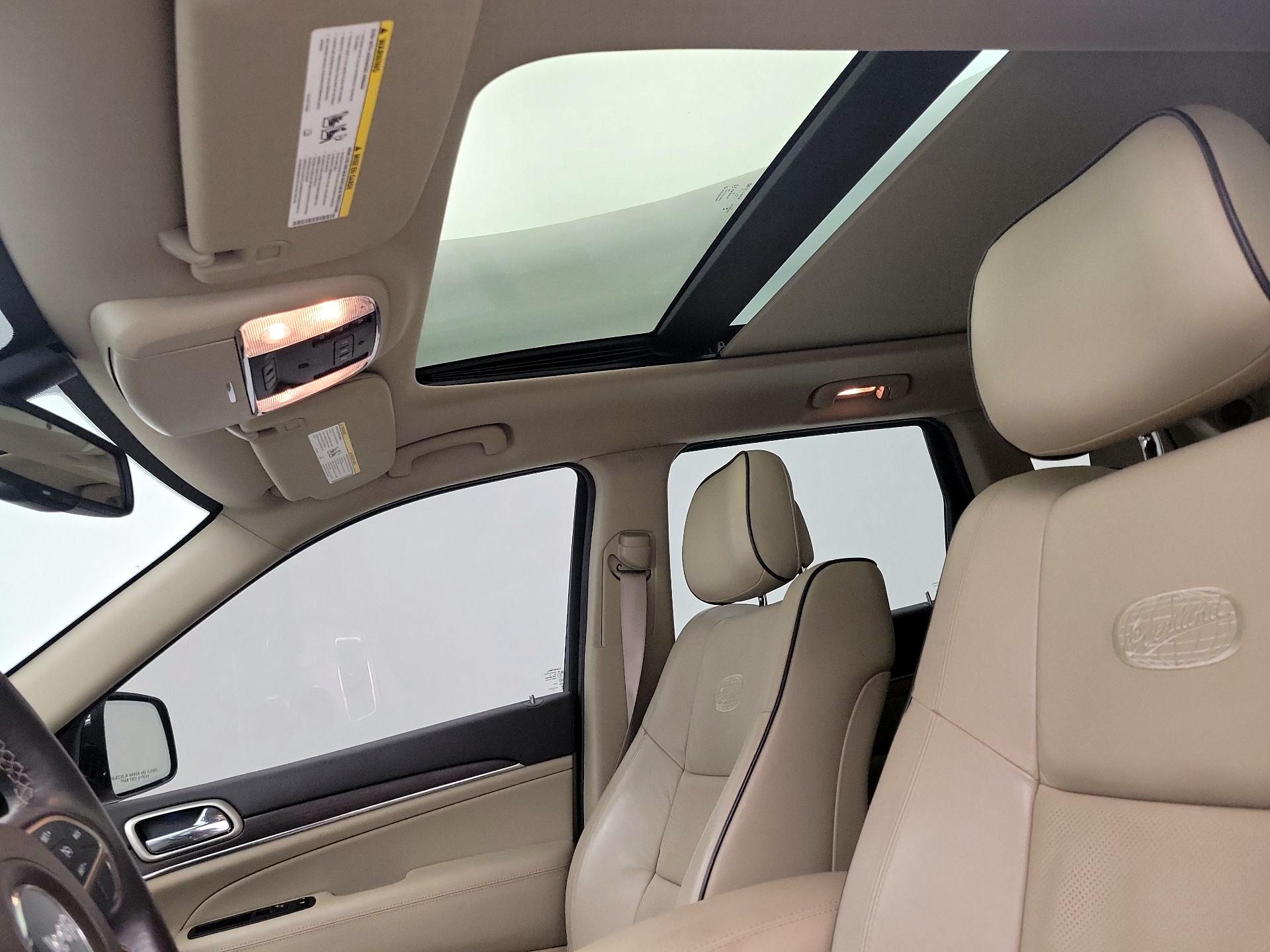 Thumbnail: 2015 Jeep Grand Cherokee - 20
