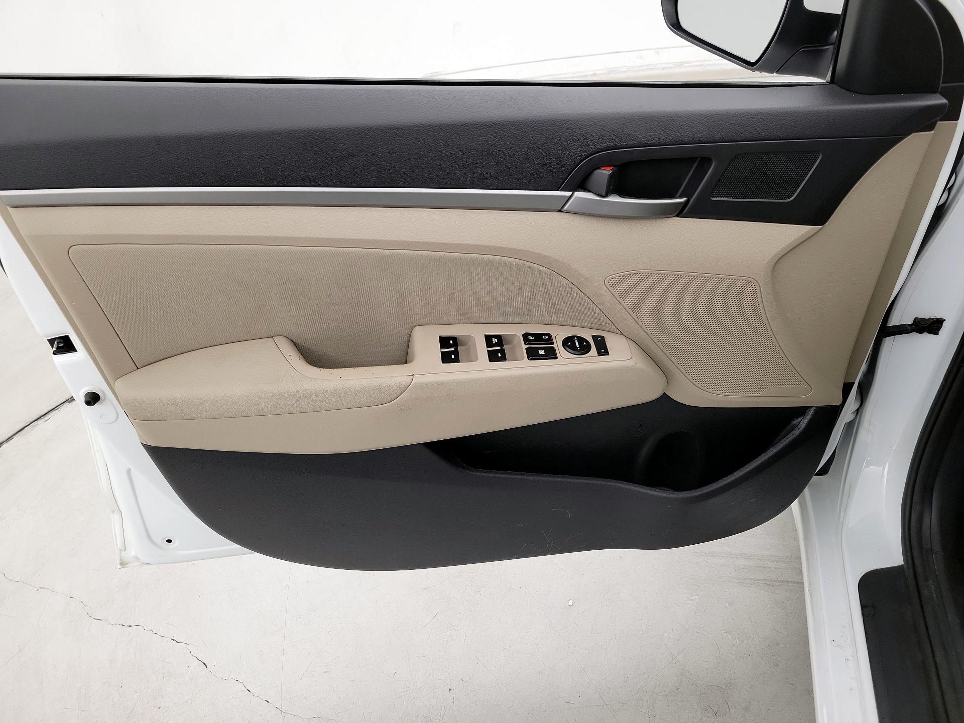 Thumbnail: 2018 Hyundai Elantra - 12