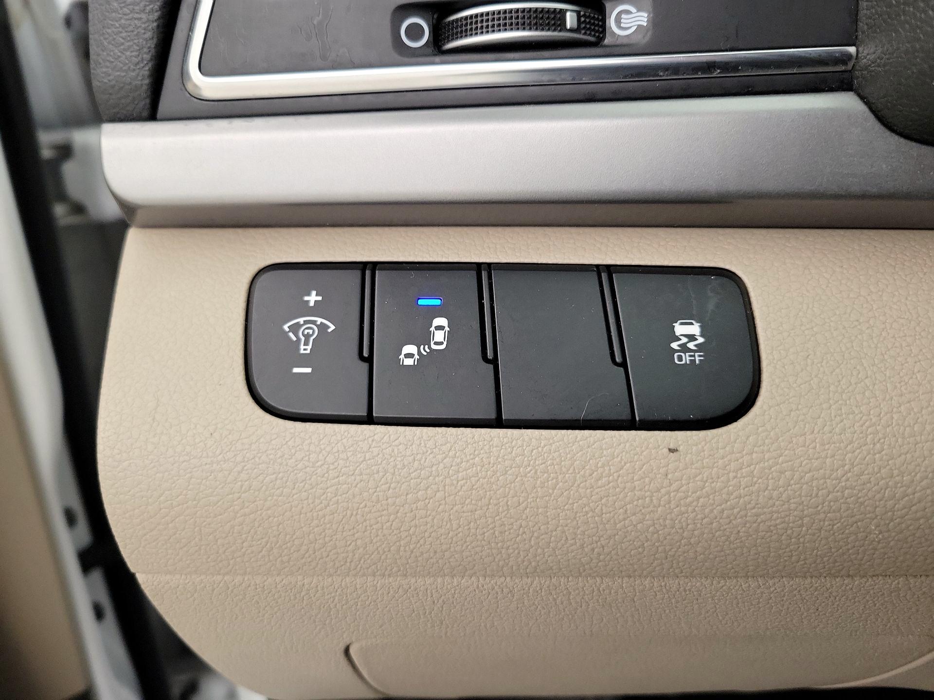 Thumbnail: 2018 Hyundai Elantra - 13