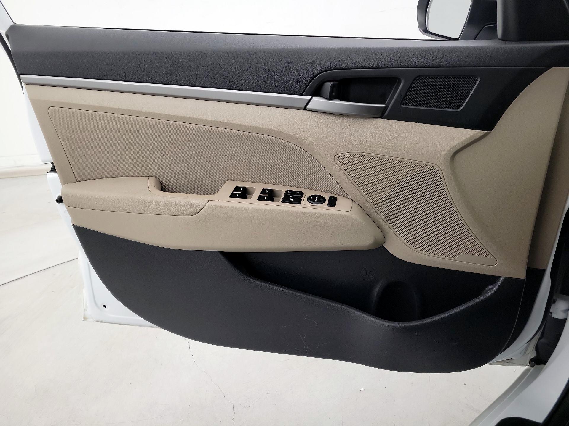 Thumbnail: 2018 Hyundai Elantra - 14