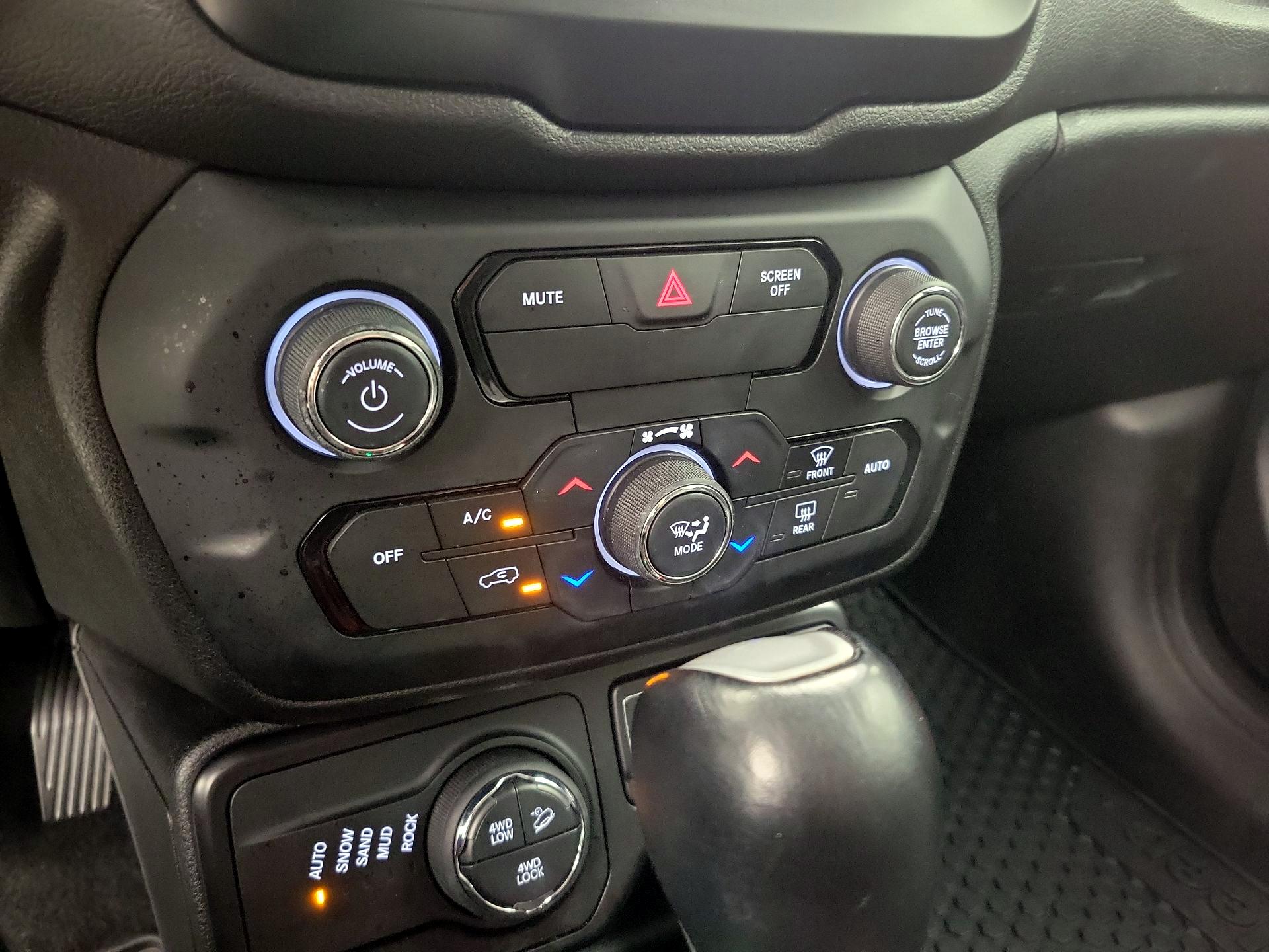 Thumbnail: 2018 Jeep Renegade - 16