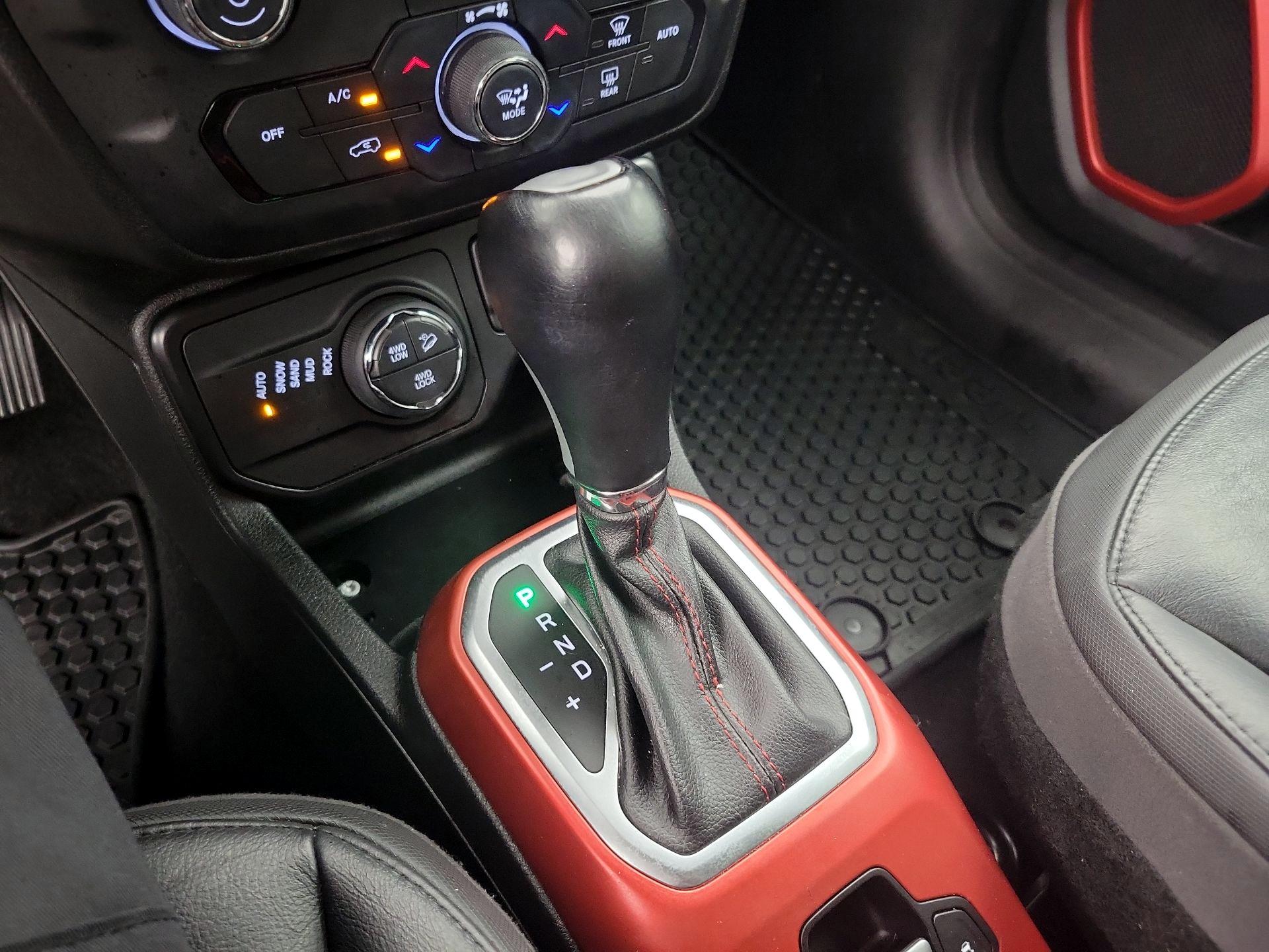 Thumbnail: 2018 Jeep Renegade - 17