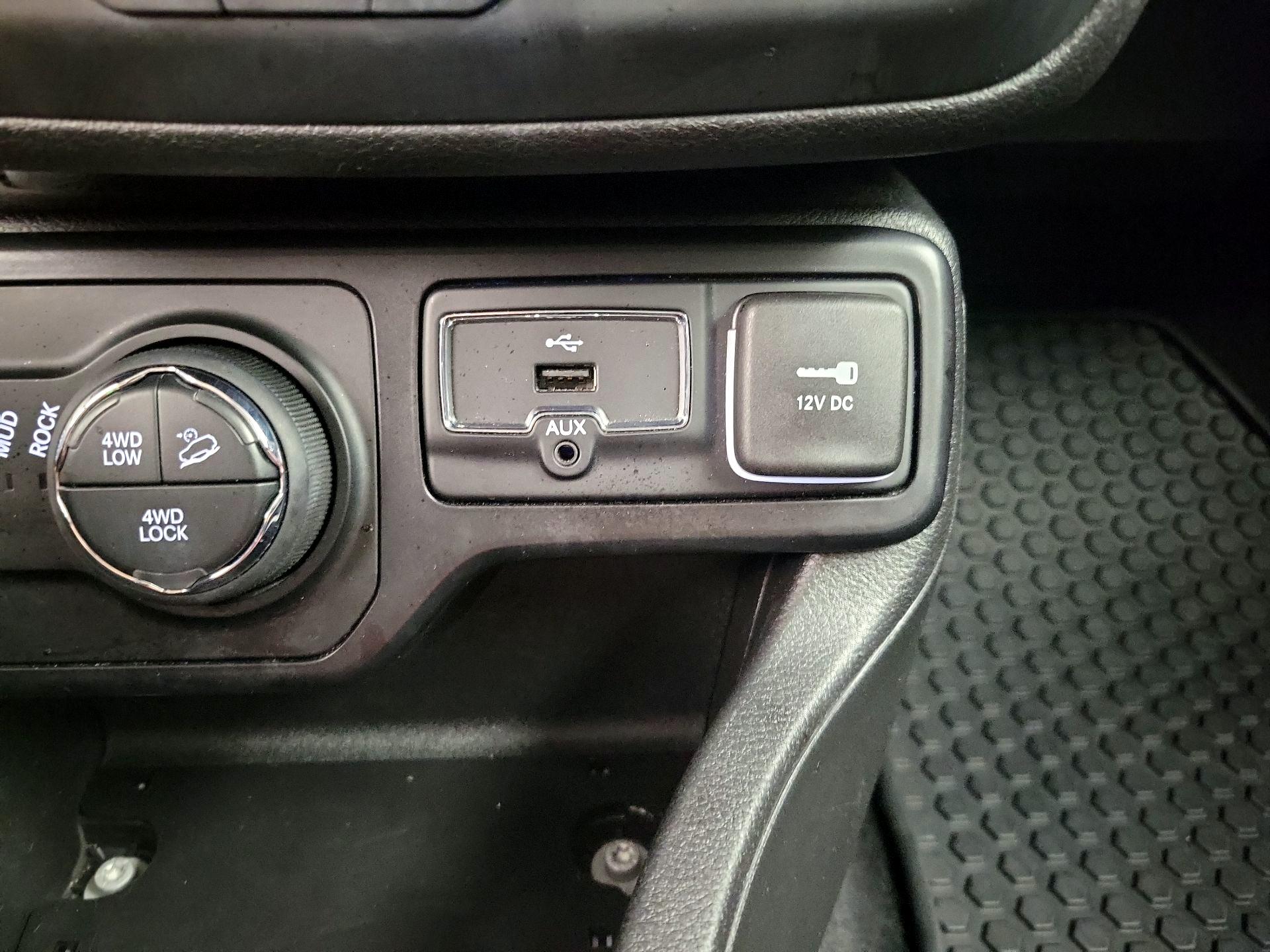 Thumbnail: 2018 Jeep Renegade - 18