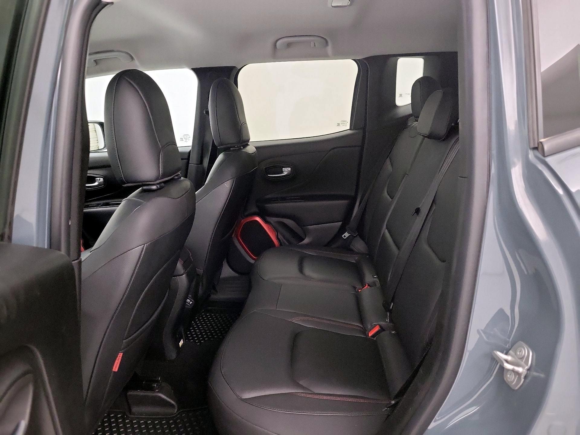 Thumbnail: 2018 Jeep Renegade - 19