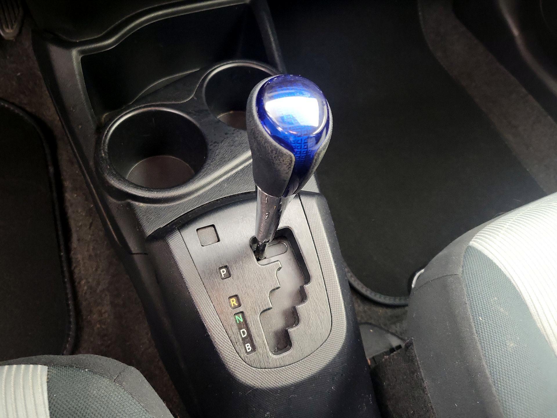 Thumbnail: 2016 Toyota Prius c - 16