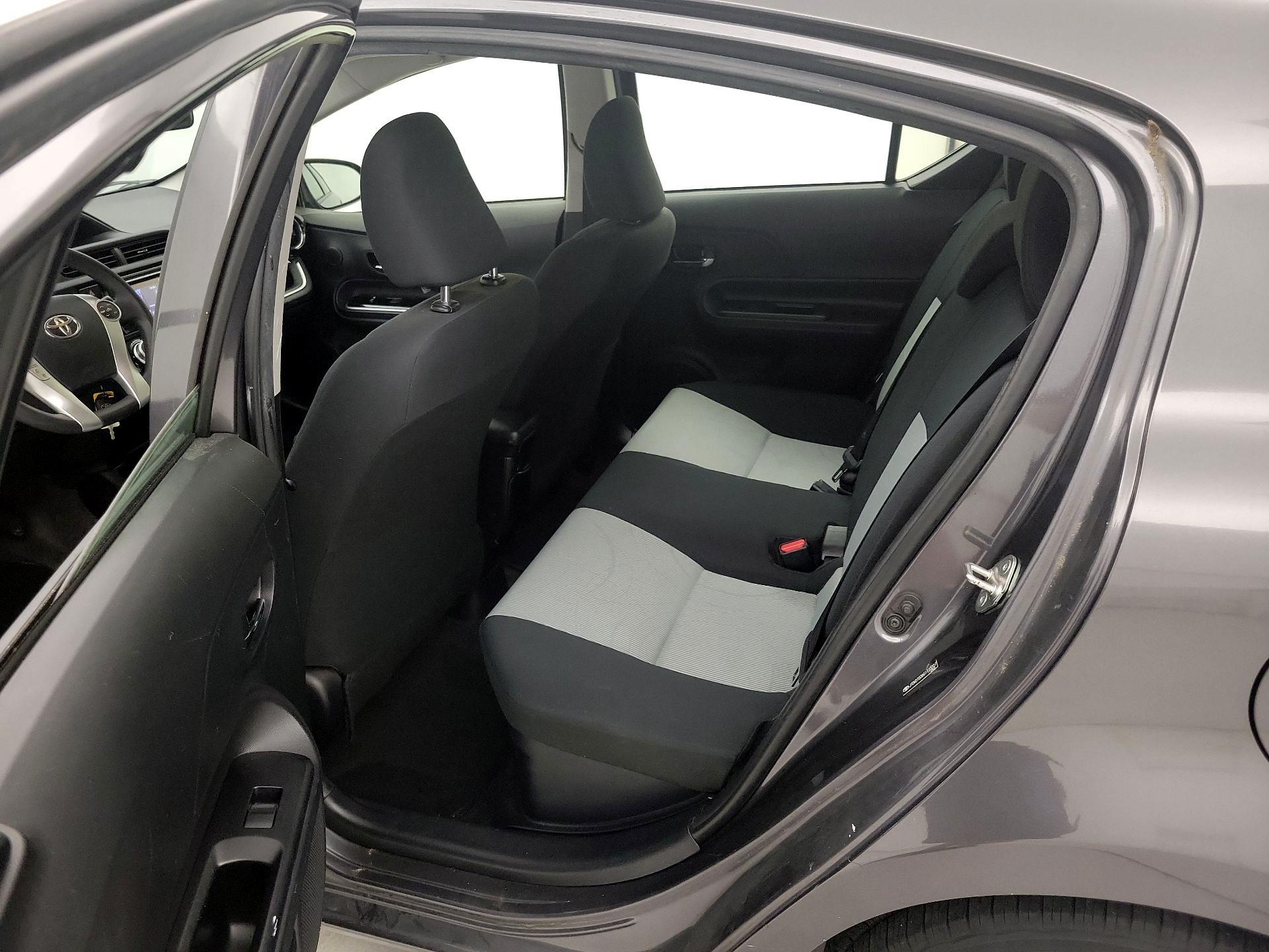 Thumbnail: 2016 Toyota Prius c - 18