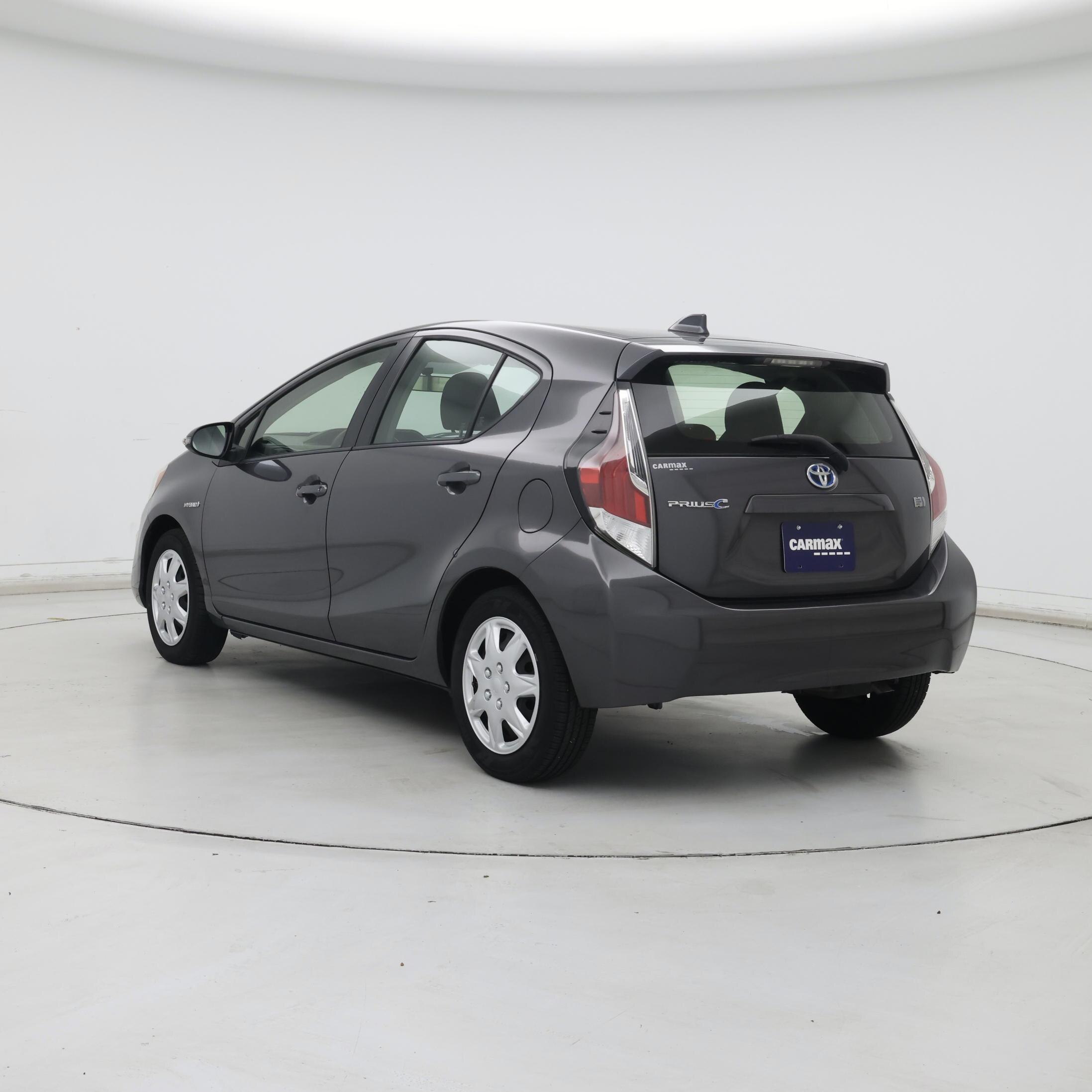 Thumbnail: 2016 Toyota Prius c - 2