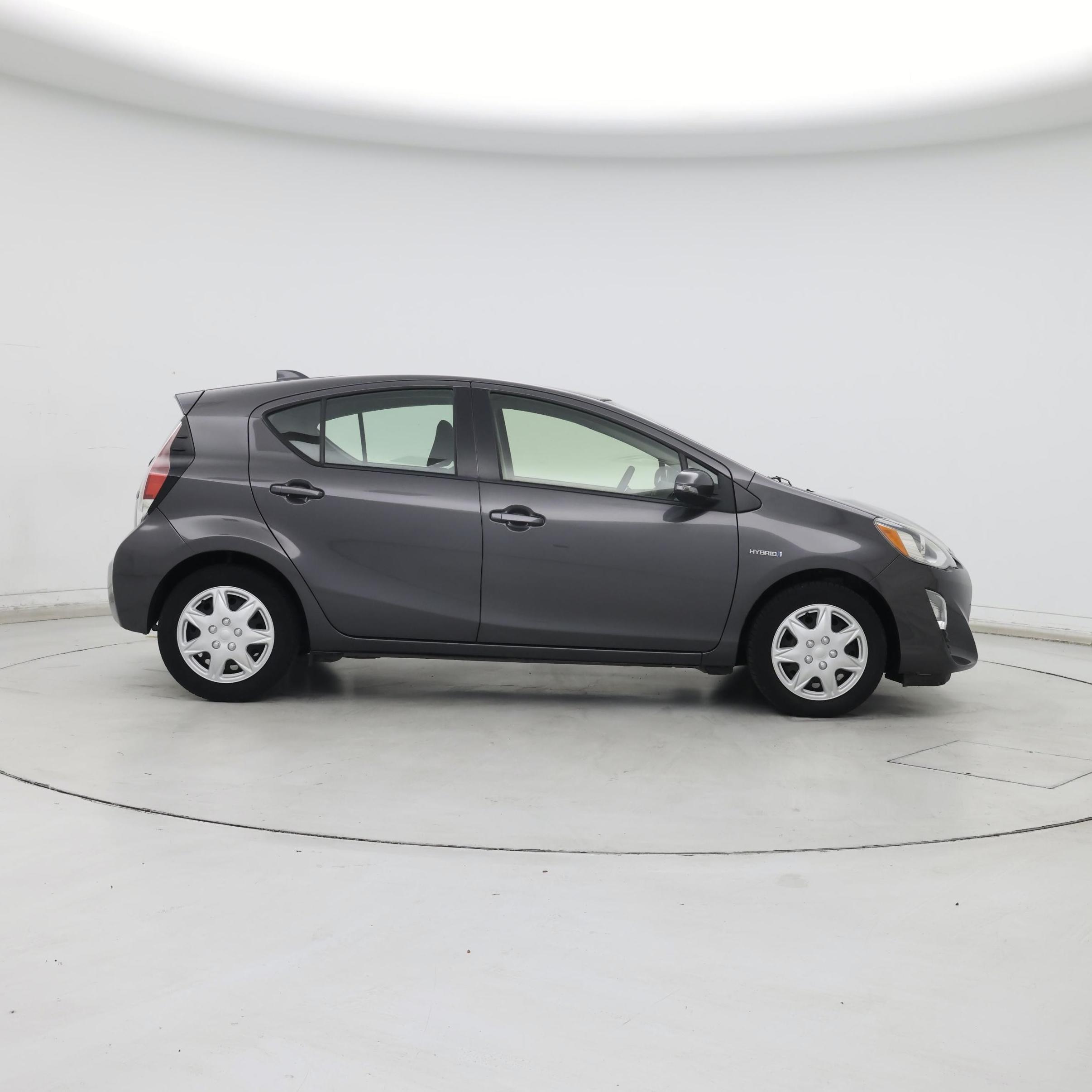 Thumbnail: 2016 Toyota Prius c - 7