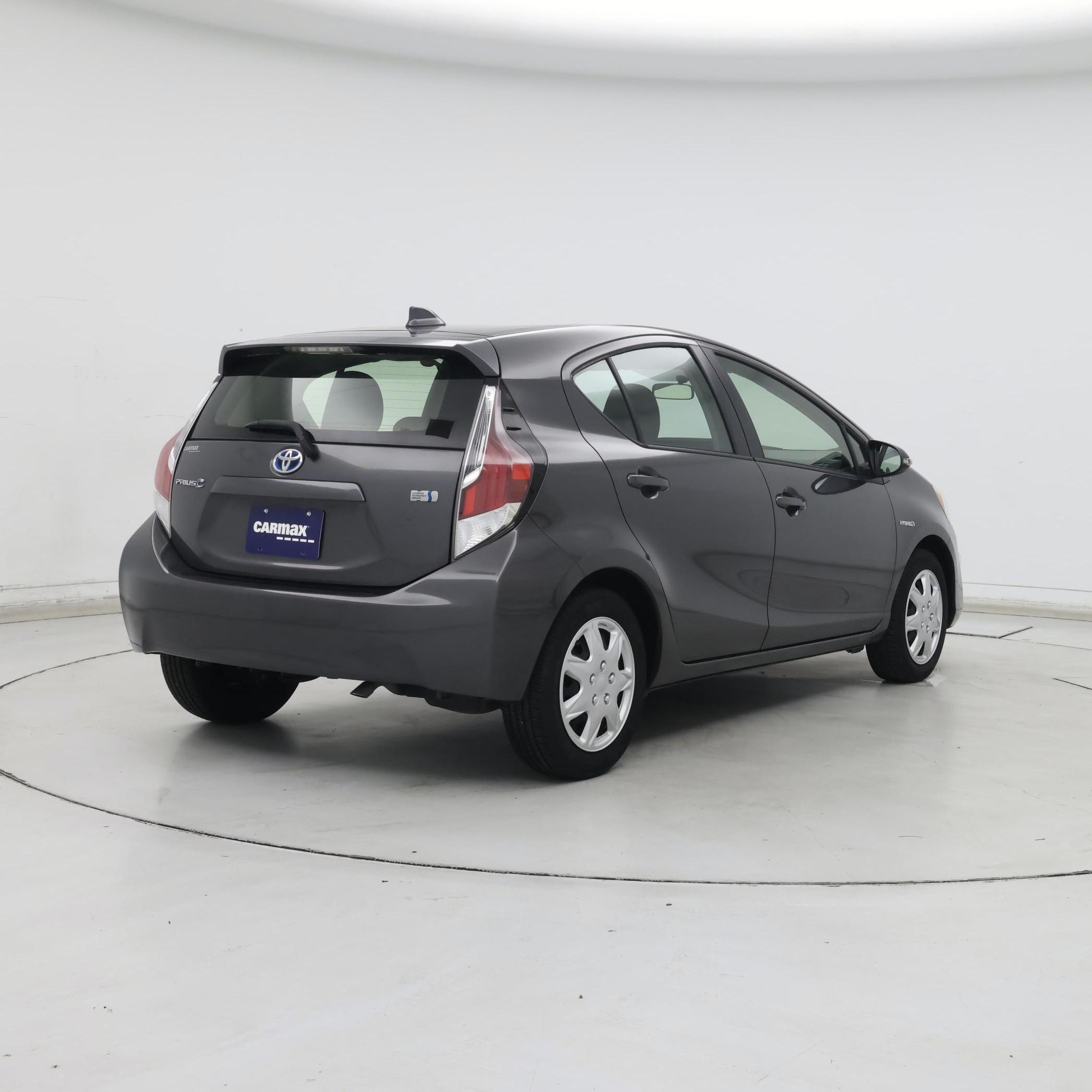 Thumbnail: 2016 Toyota Prius c - 8