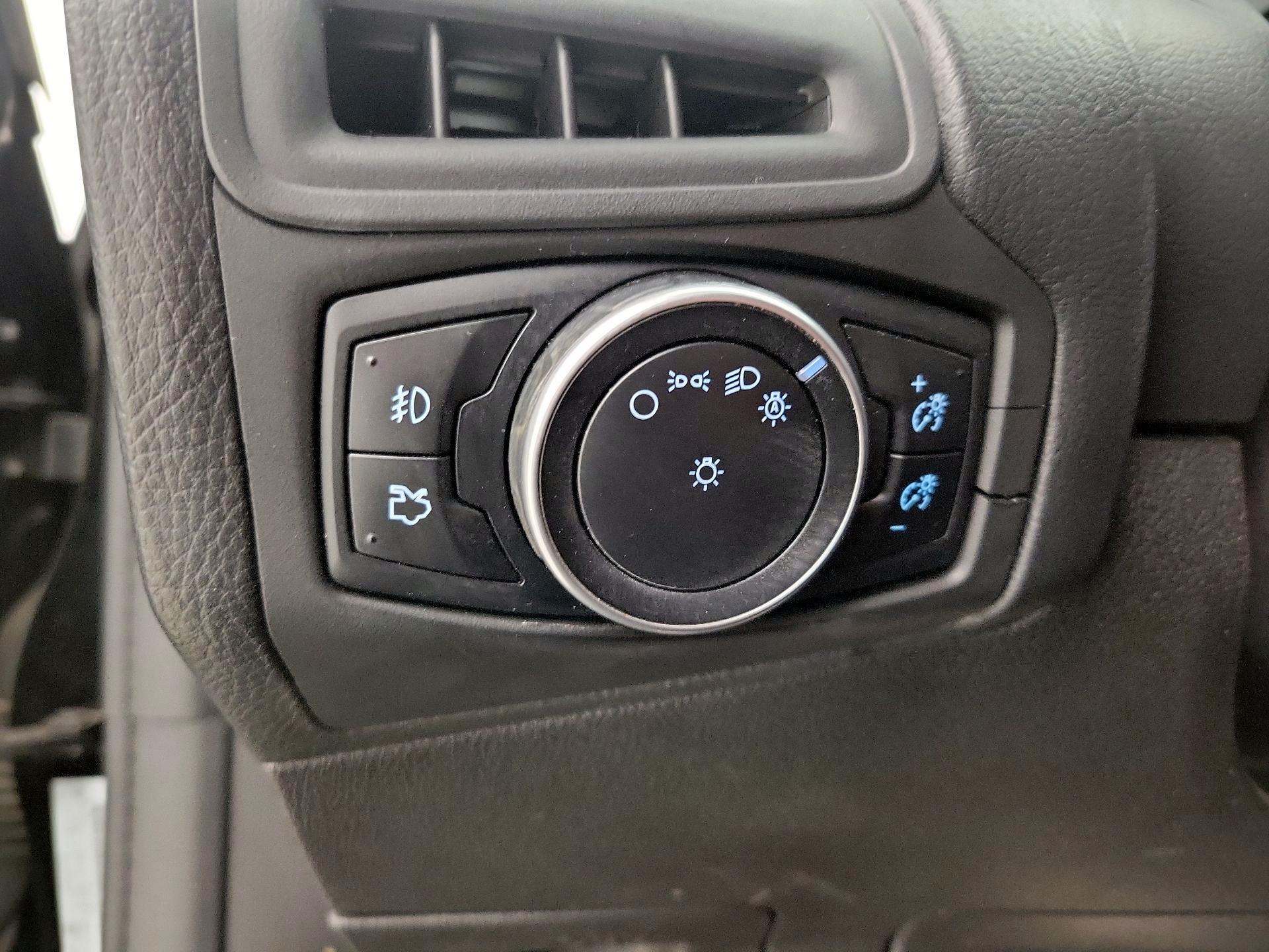 Thumbnail: 2016 Ford Focus - 13