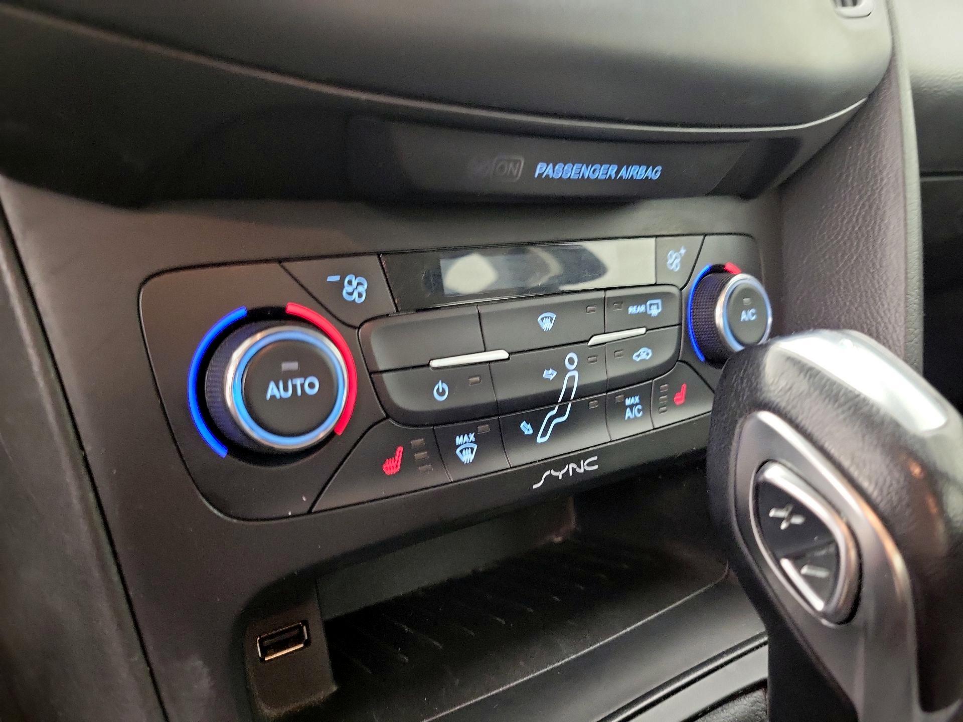 Thumbnail: 2016 Ford Focus - 16