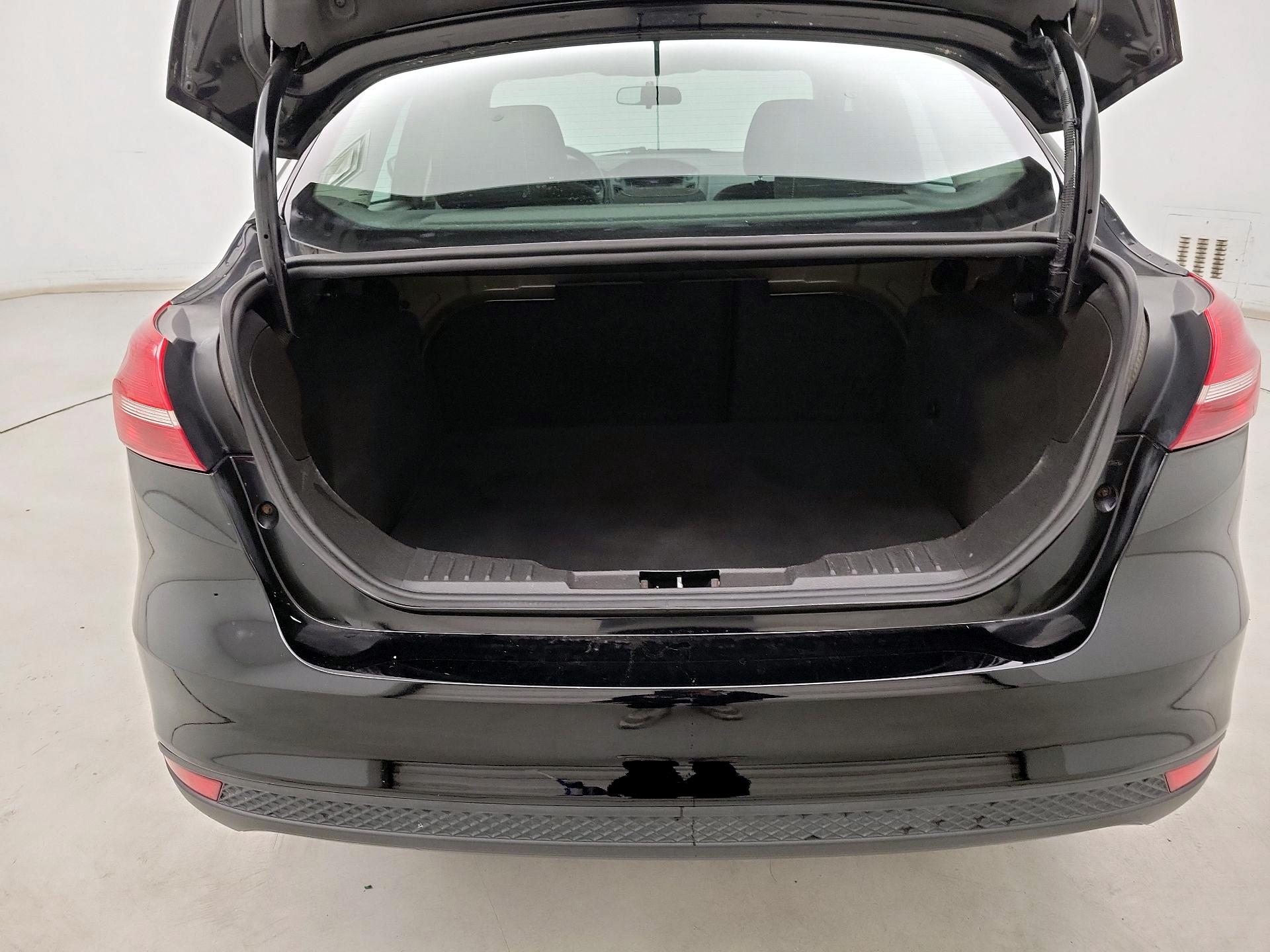 Thumbnail: 2016 Ford Focus - 19