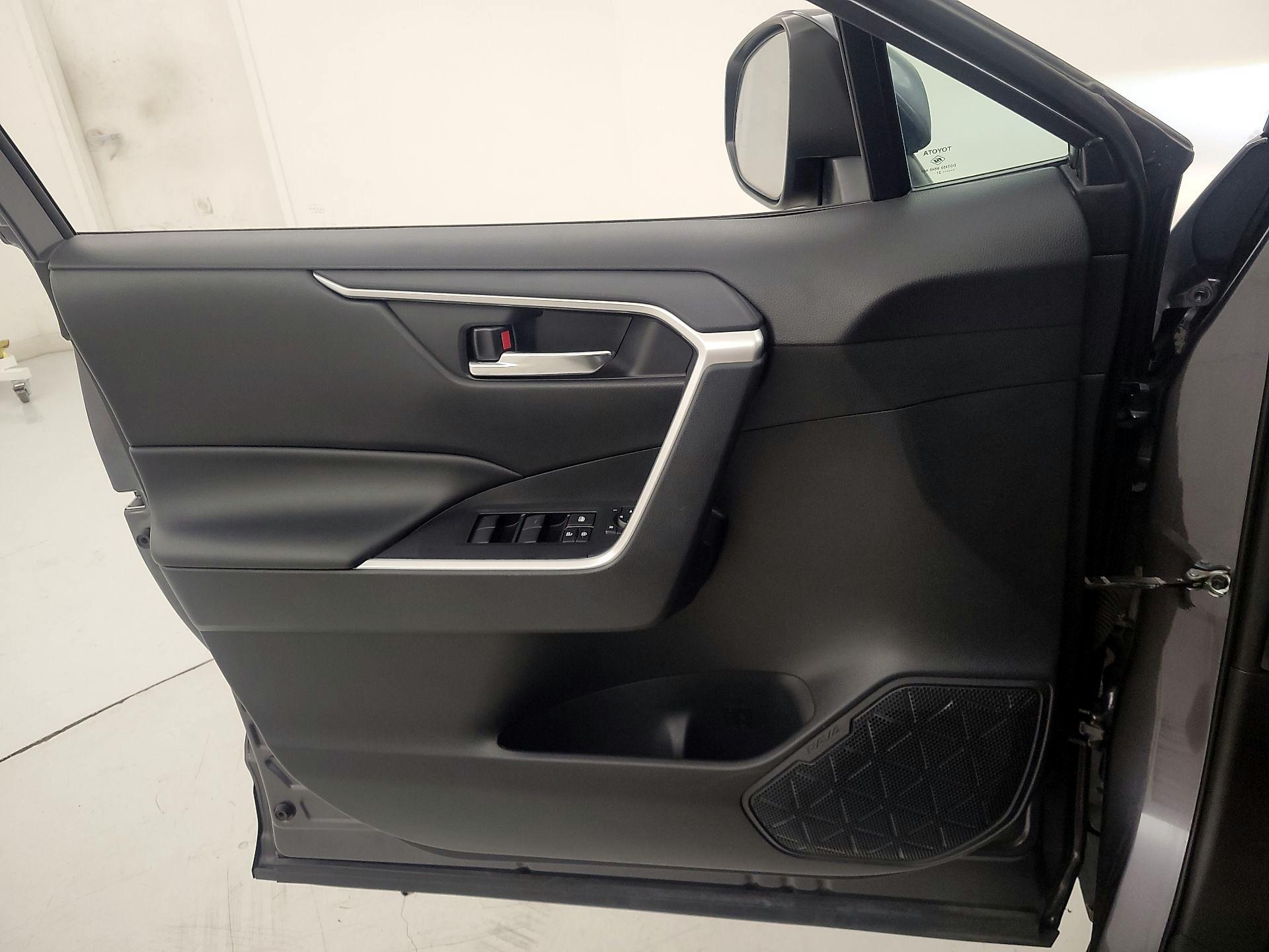 Thumbnail: 2021 Toyota RAV4 - 12