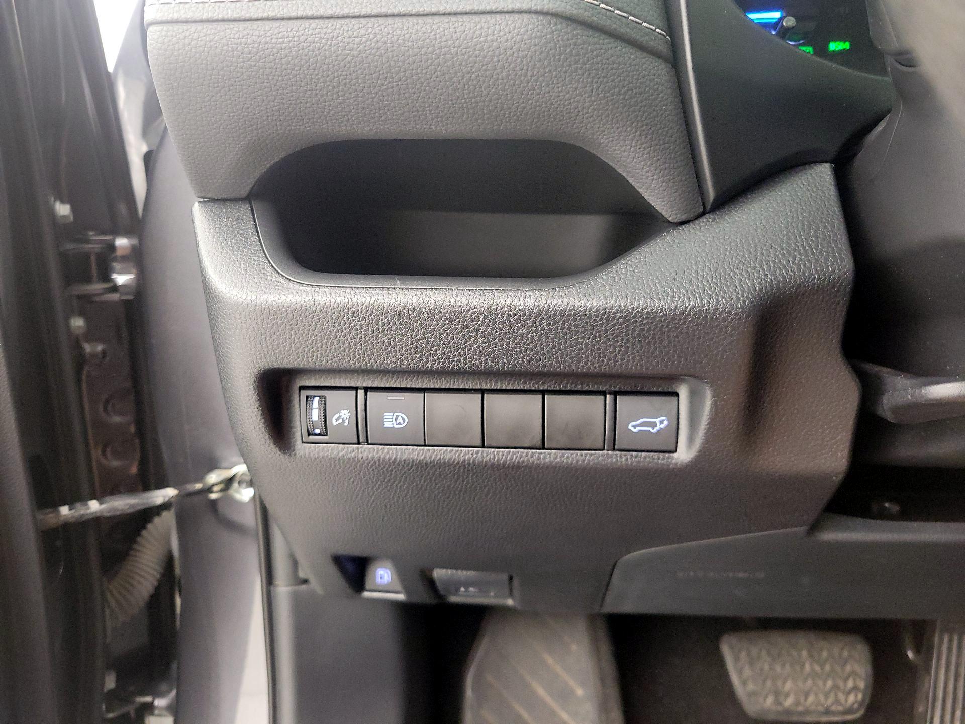 Thumbnail: 2021 Toyota RAV4 - 13