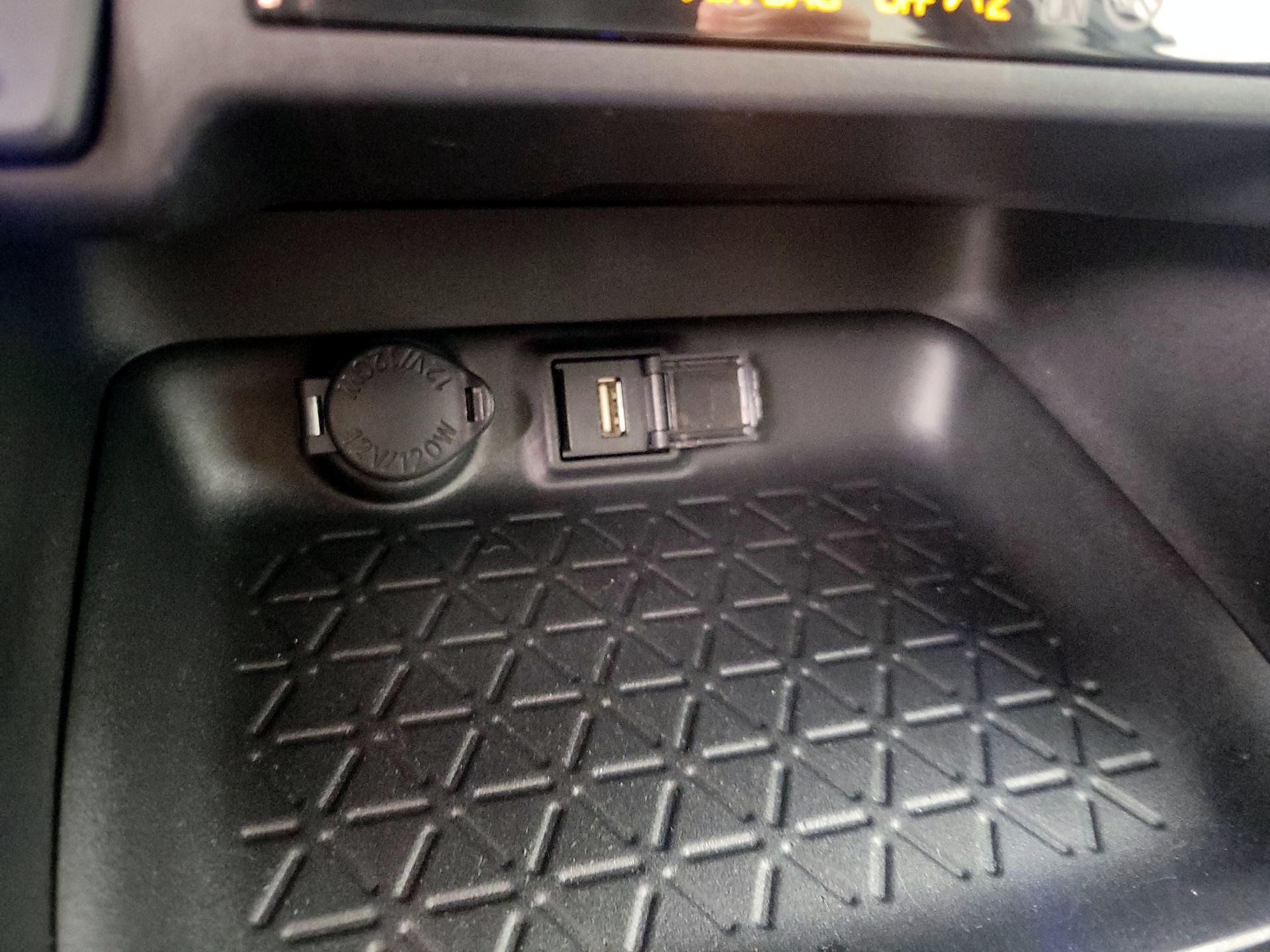 Thumbnail: 2021 Toyota RAV4 - 18