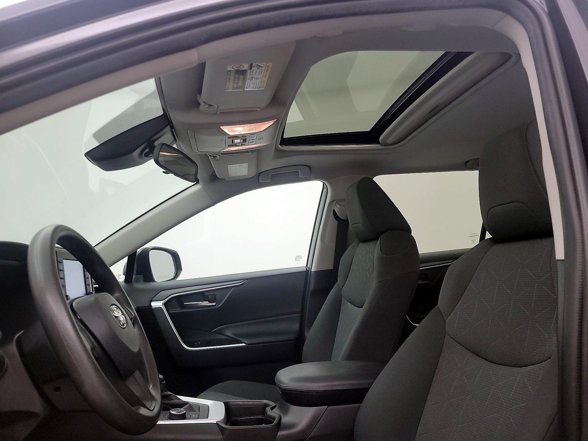 Thumbnail: 2021 Toyota RAV4 - 19