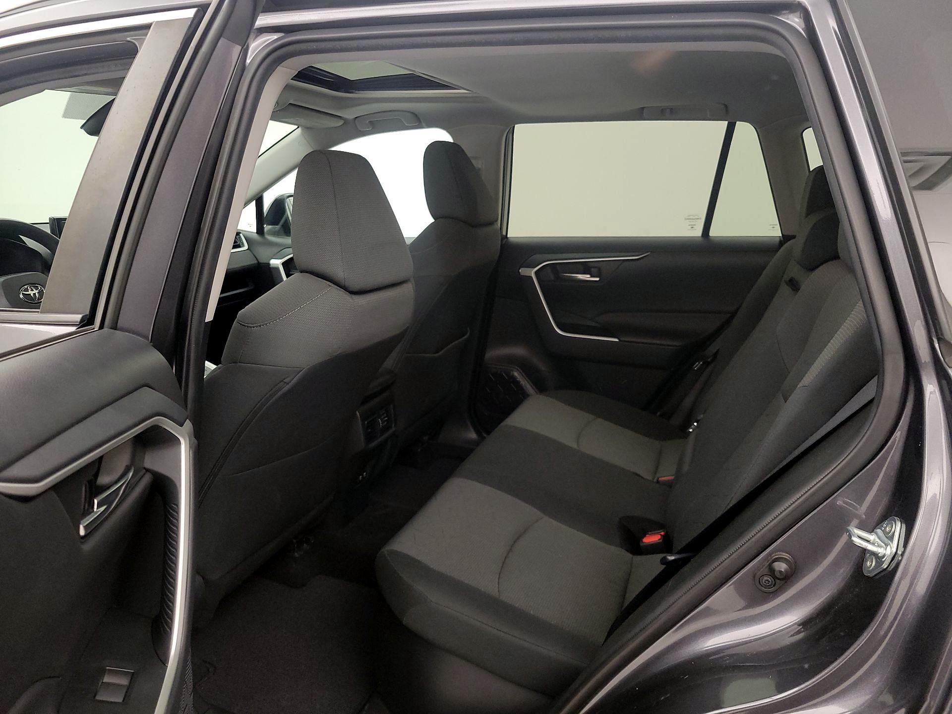 Thumbnail: 2021 Toyota RAV4 - 20