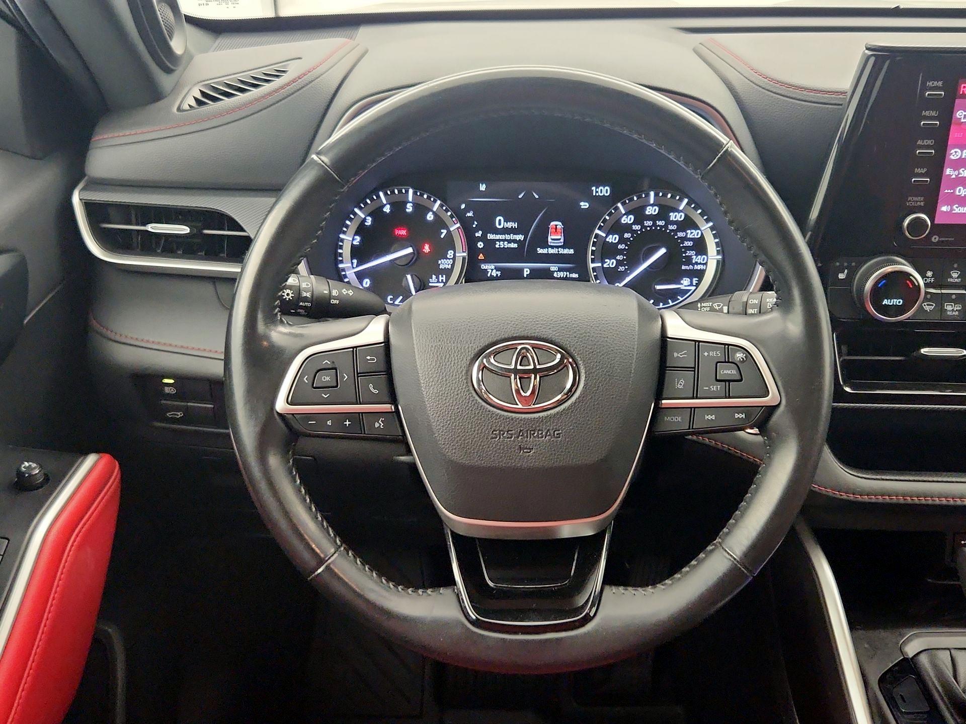 Thumbnail: 2022 Toyota Highlander - 10