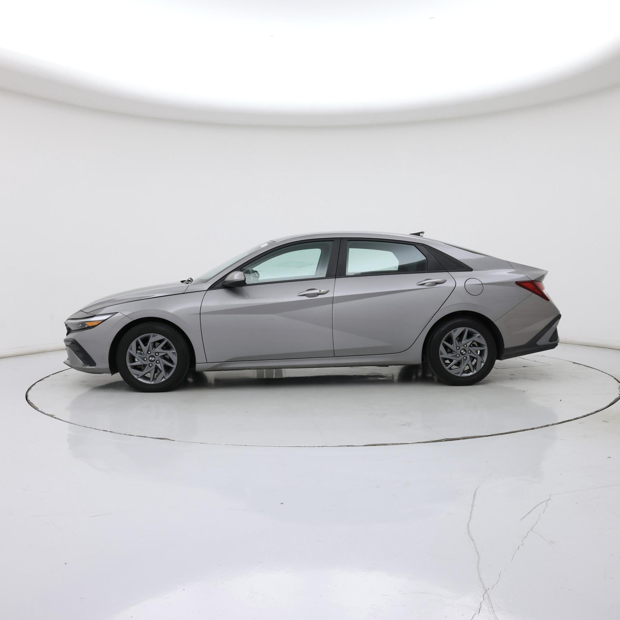 Thumbnail: 2024 Hyundai Elantra - 3
