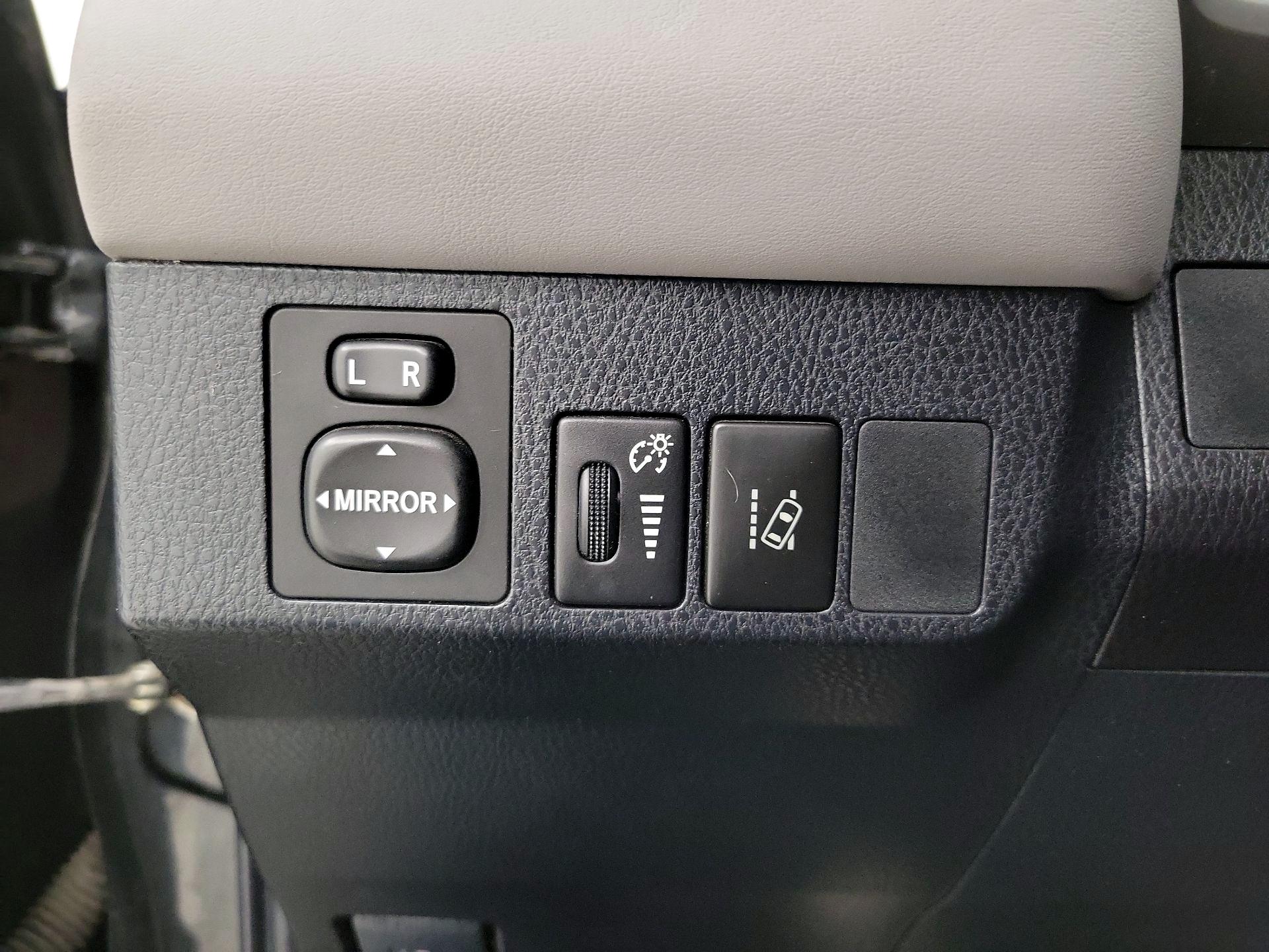 Thumbnail: 2016 Toyota RAV4 - 13