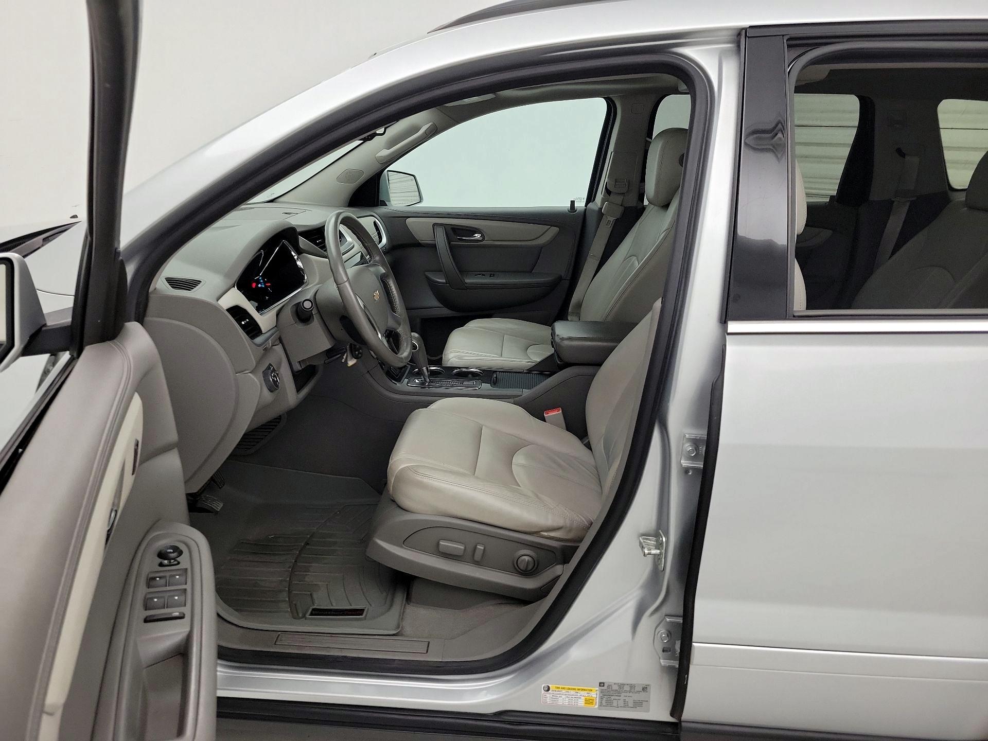 Thumbnail: 2015 Chevrolet Traverse - 11